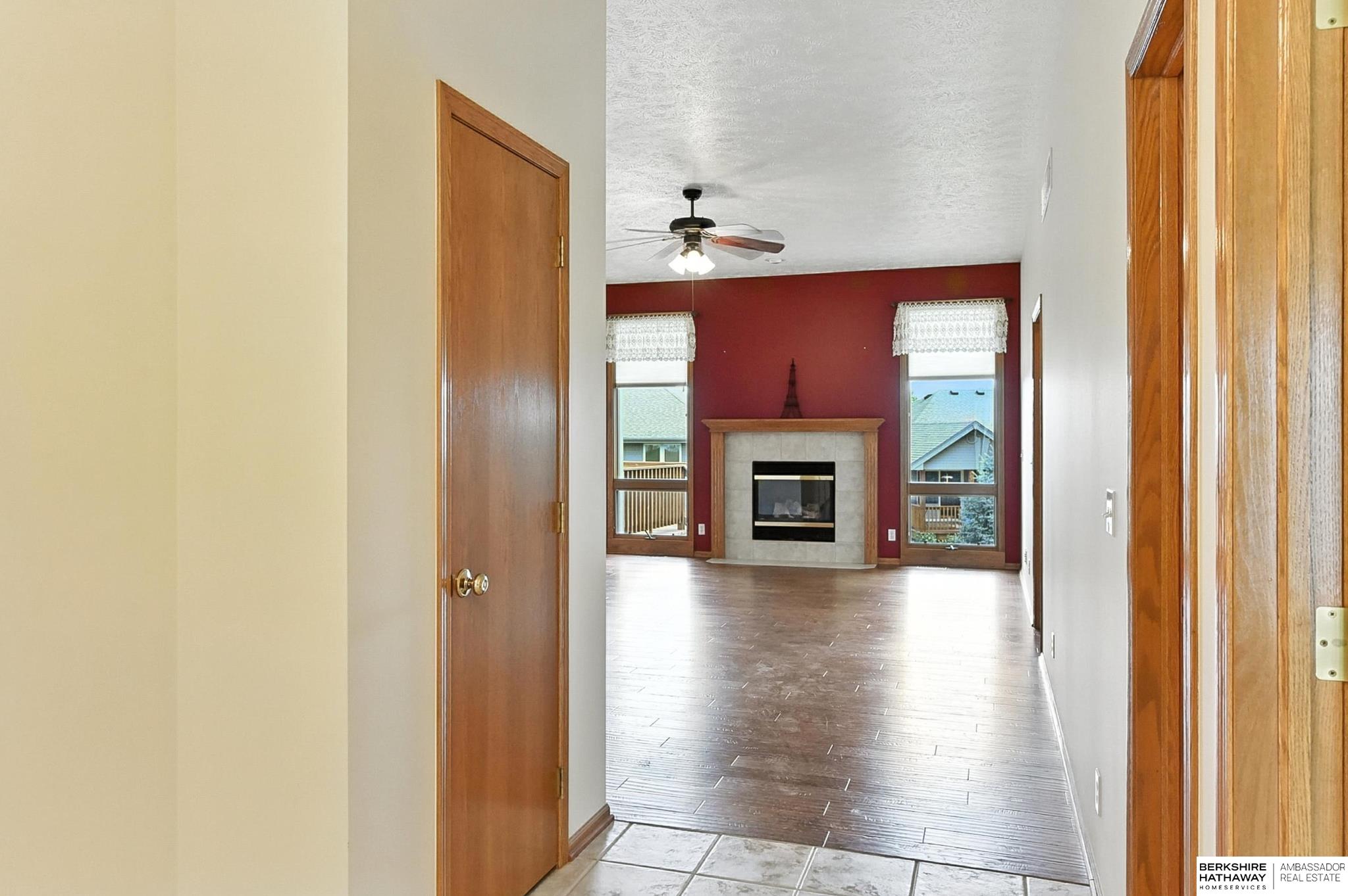 5008 Lakeside Drive, Papillion, Nebraska image 7
