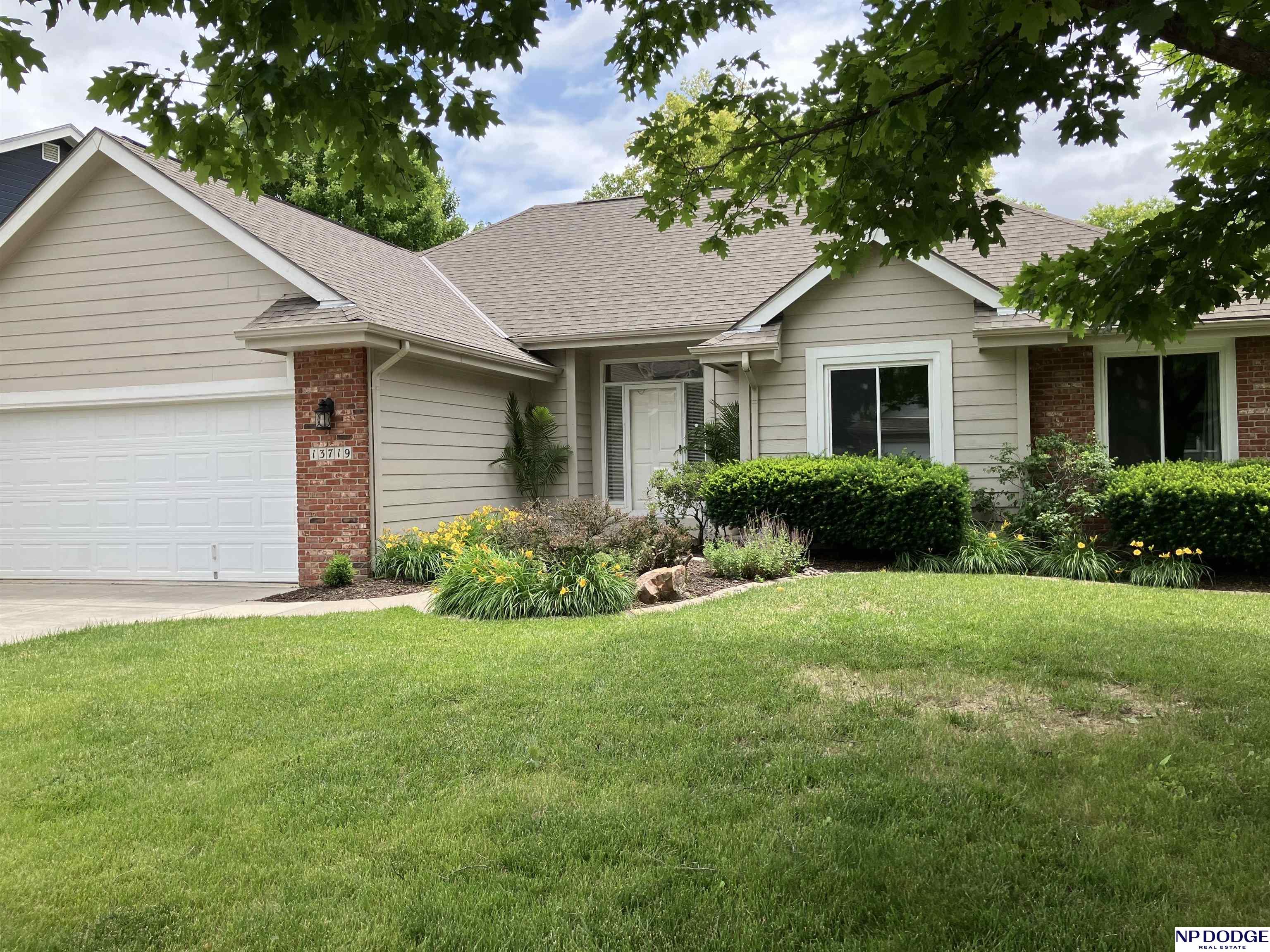 13719 Hillsborough Drive, Omaha, Nebraska image 1