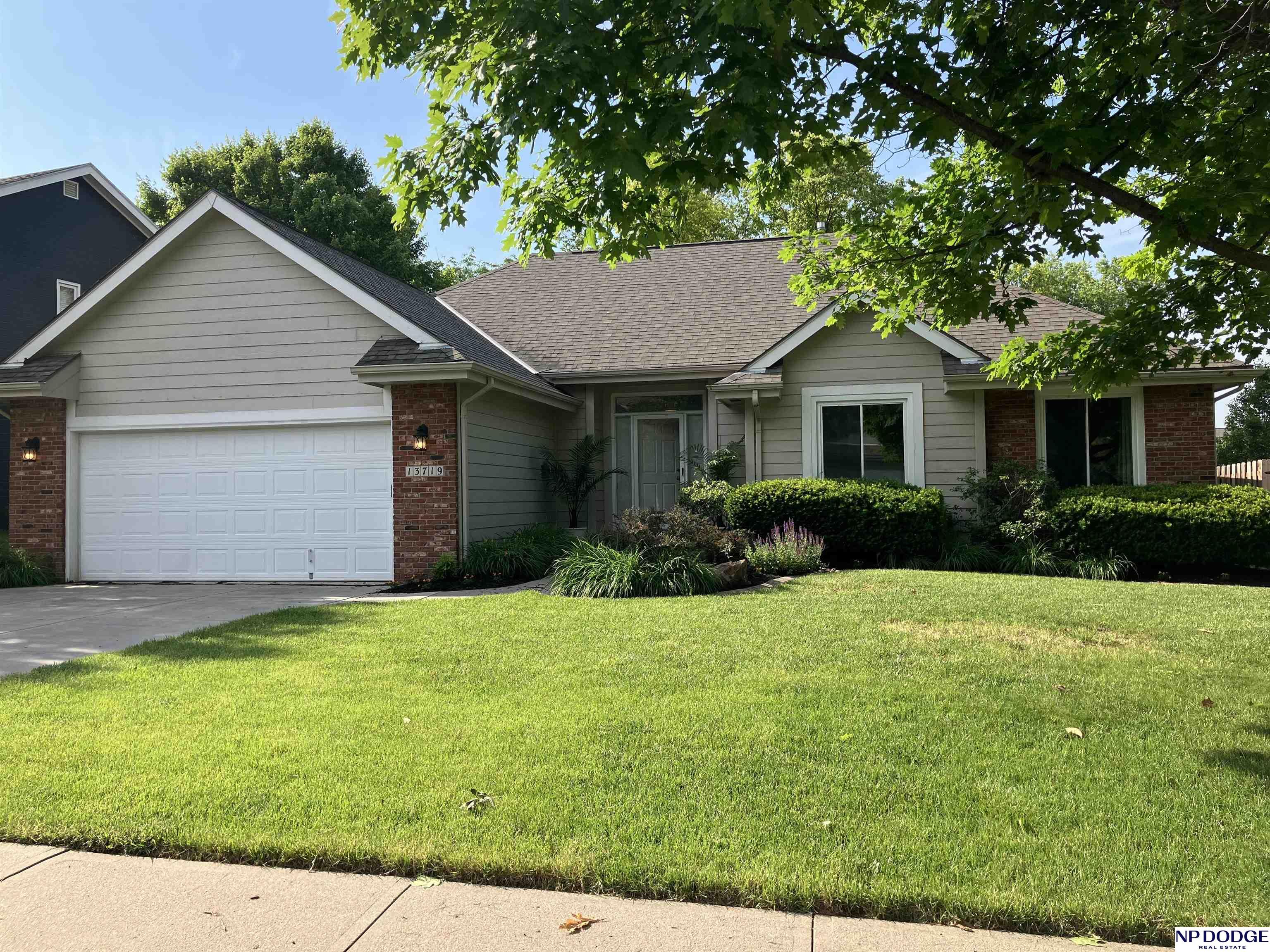 13719 Hillsborough Drive, Omaha, Nebraska image 3