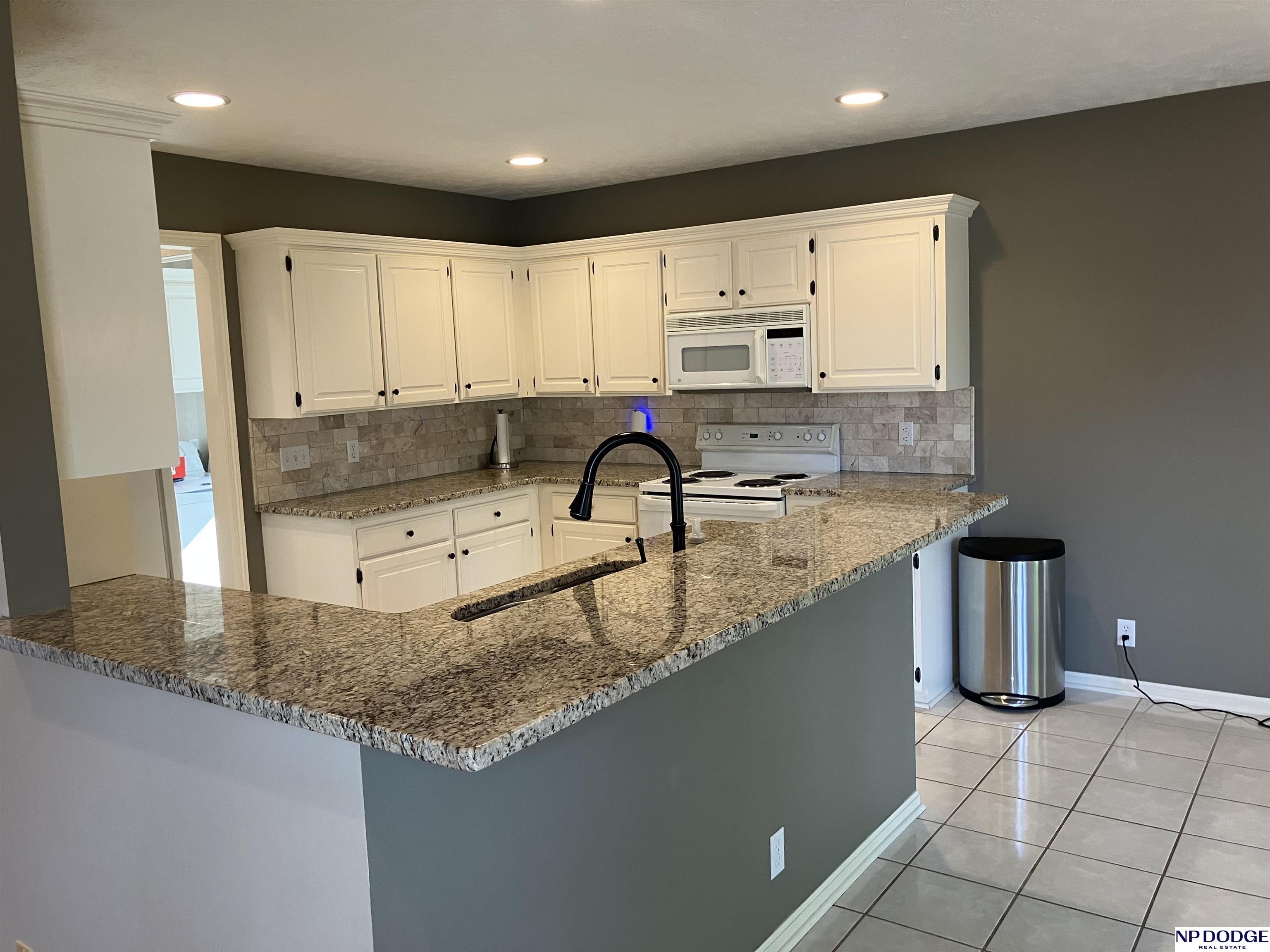 13719 Hillsborough Drive, Omaha, Nebraska image 9