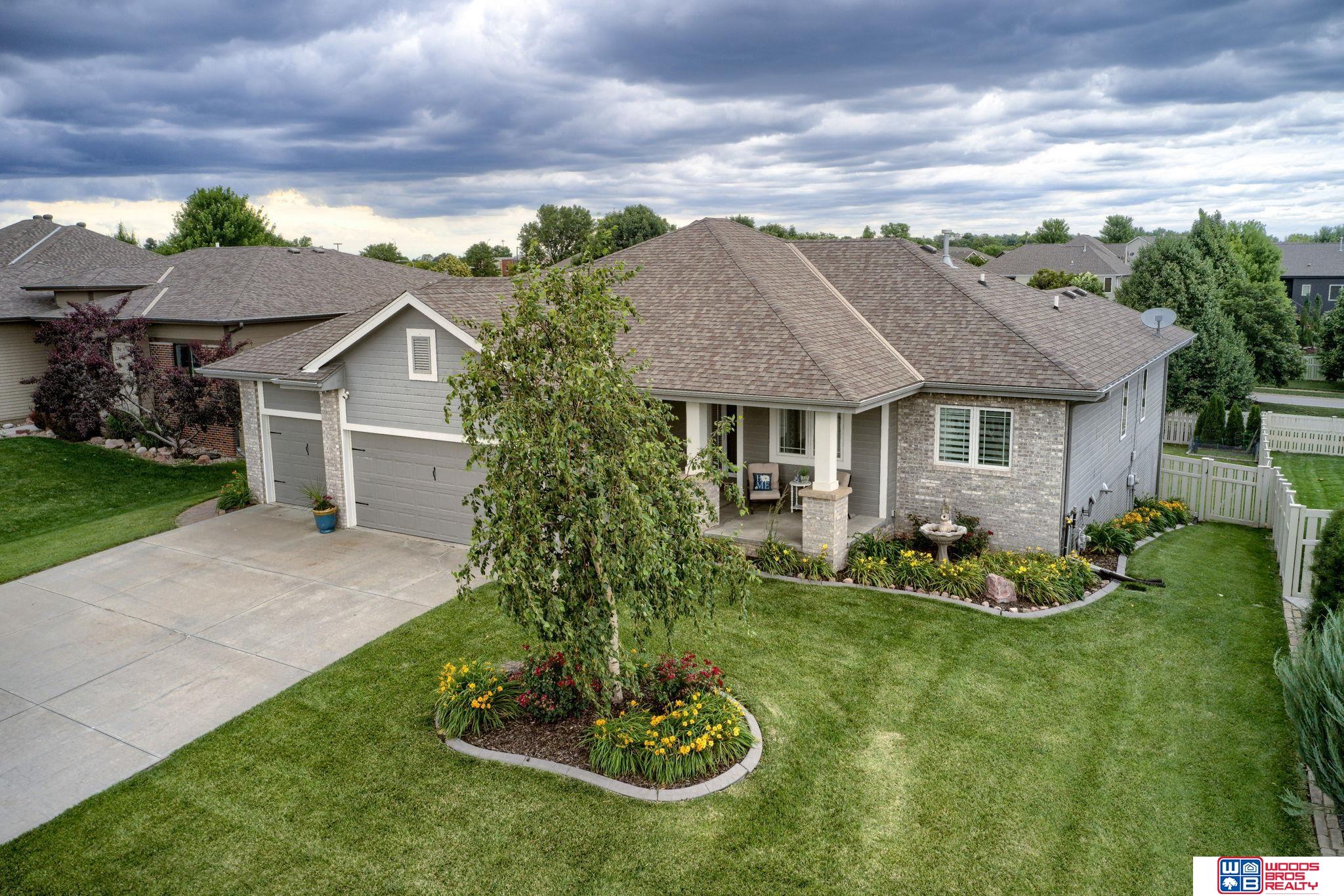21322 Castlerock Lane, Gretna, Nebraska image 1