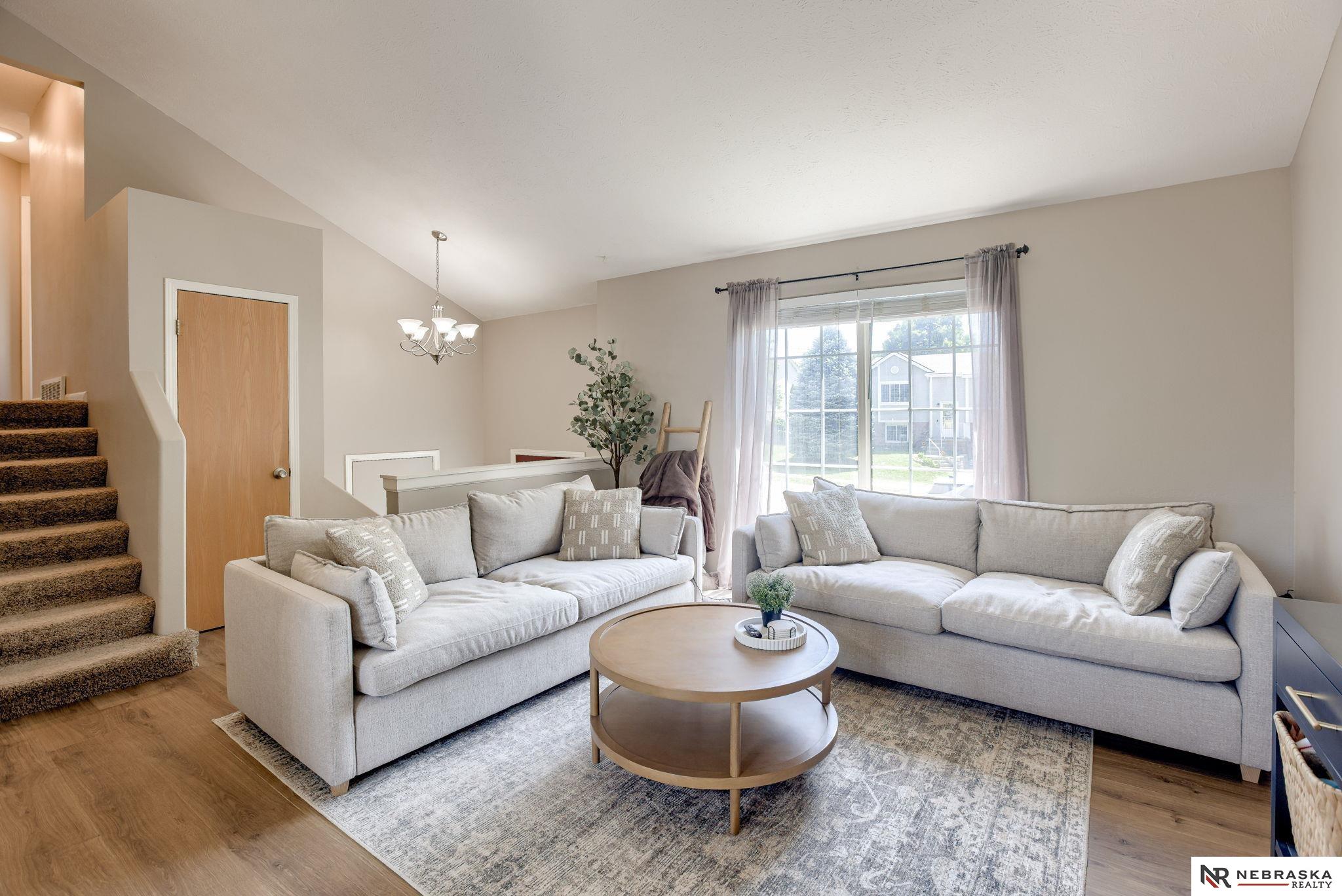 1204 Devon Drive, Papillion, Nebraska image 3
