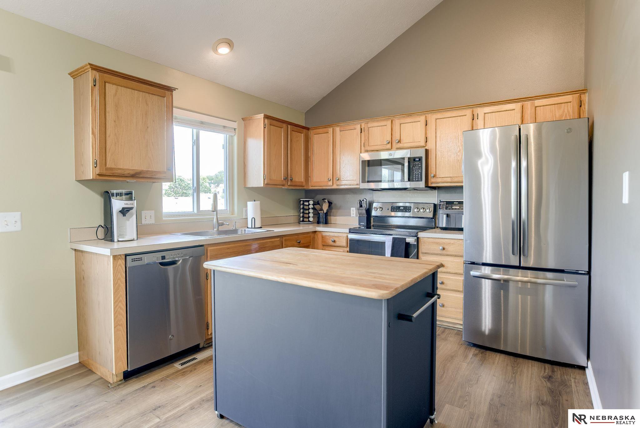 1204 Devon Drive, Papillion, Nebraska image 8