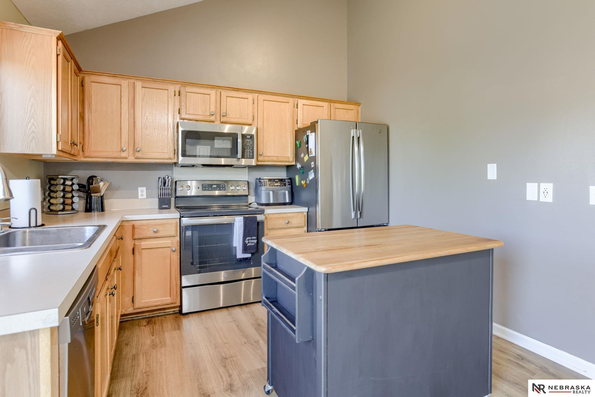 1204 Devon Drive, Papillion, Nebraska image 9