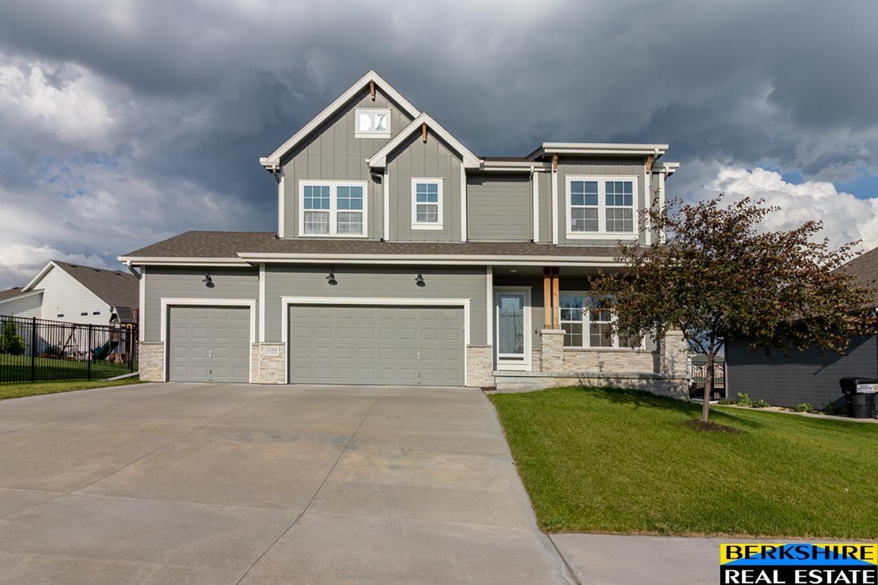10569 S 111 Street, Papillion, Nebraska image 1
