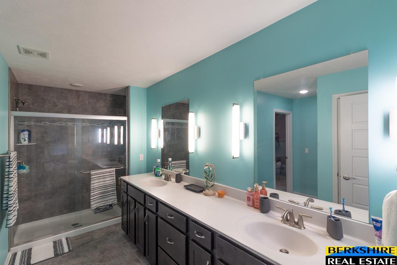 10569 S 111 Street, Papillion, Nebraska image 24