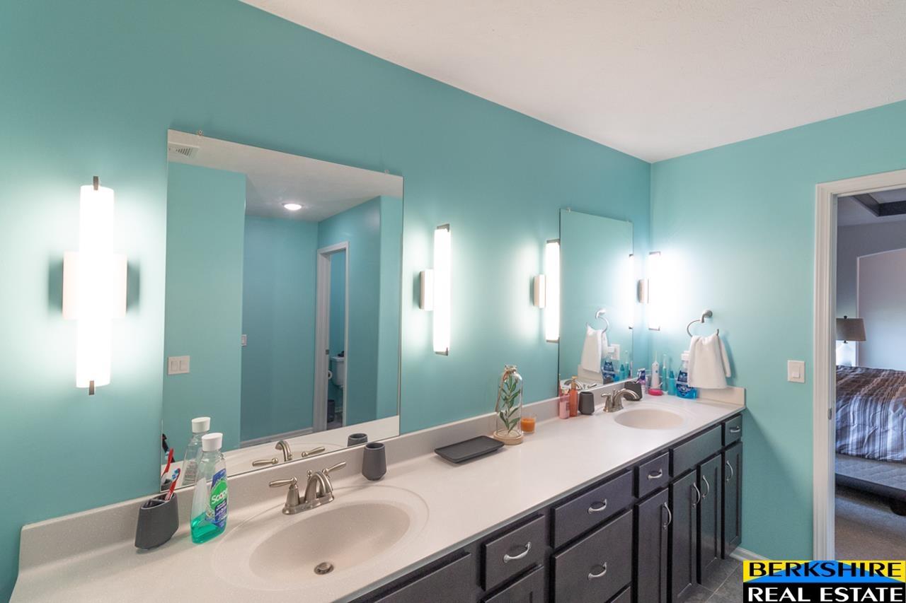 10569 S 111 Street, Papillion, Nebraska image 25