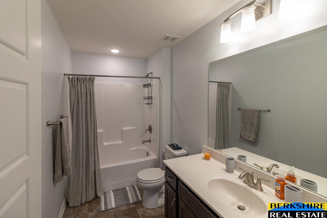 10569 S 111 Street, Papillion, Nebraska image 34