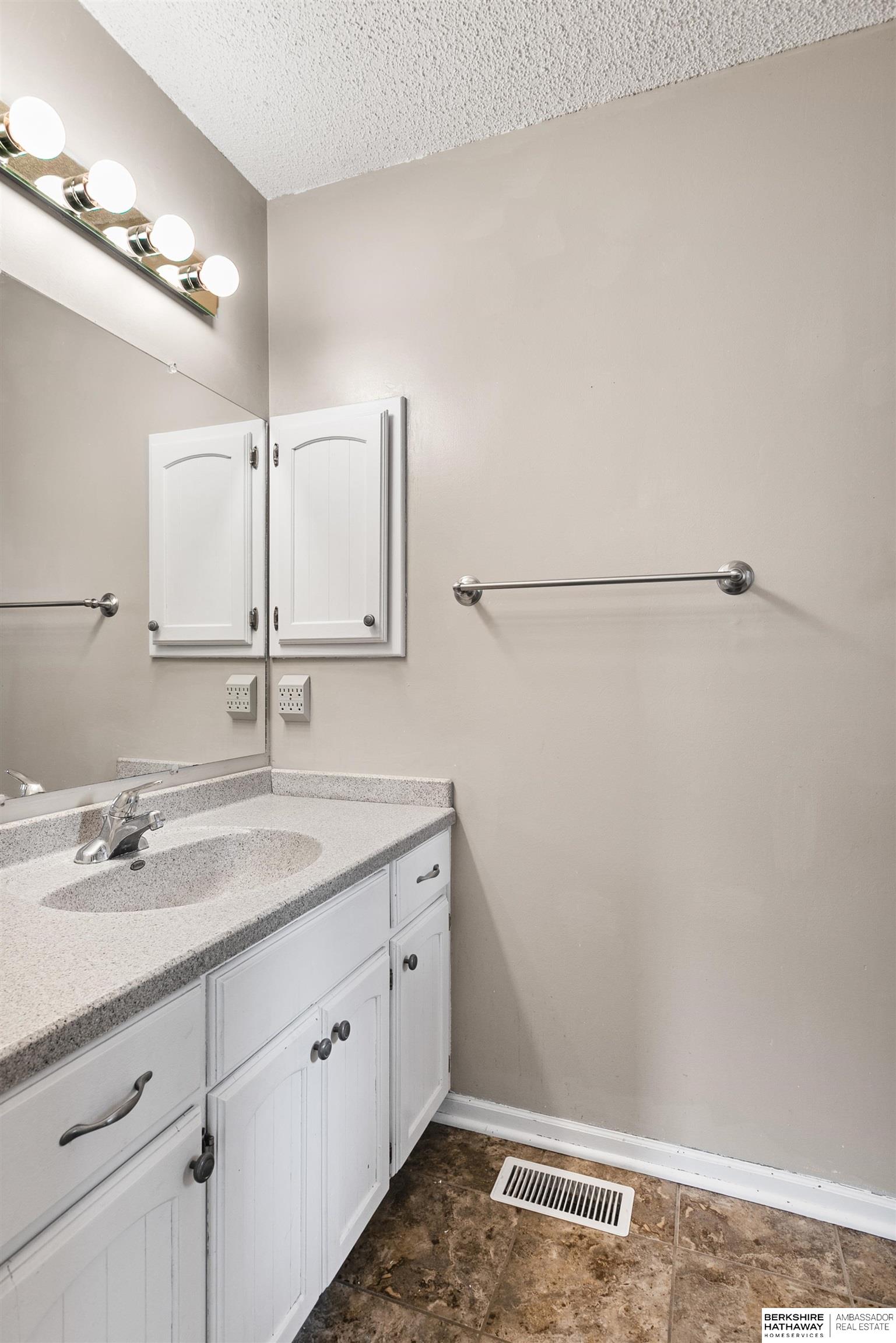 2831 Dorothy Drive, Lincoln, Nebraska image 17