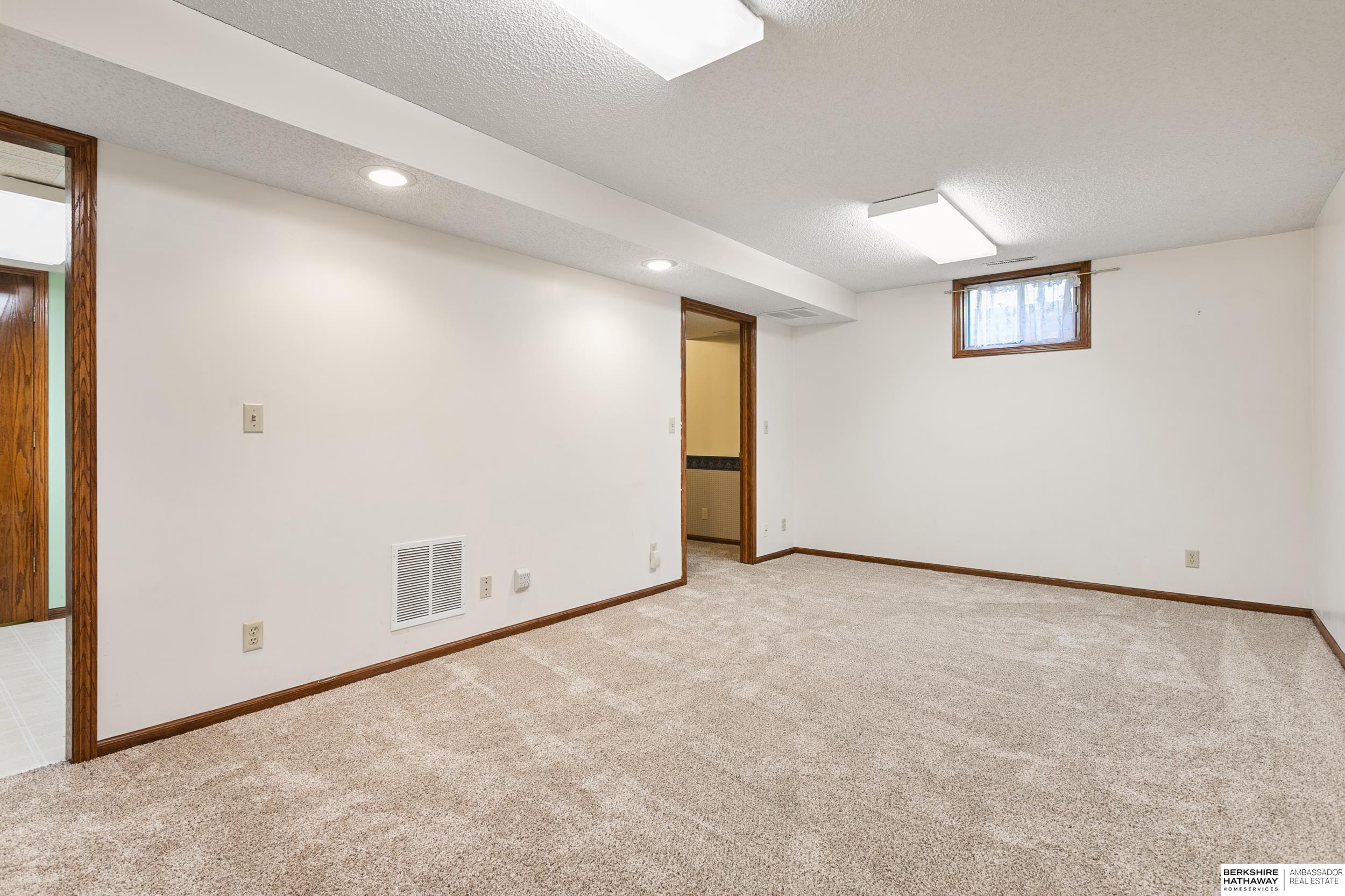 2831 Dorothy Drive, Lincoln, Nebraska image 24