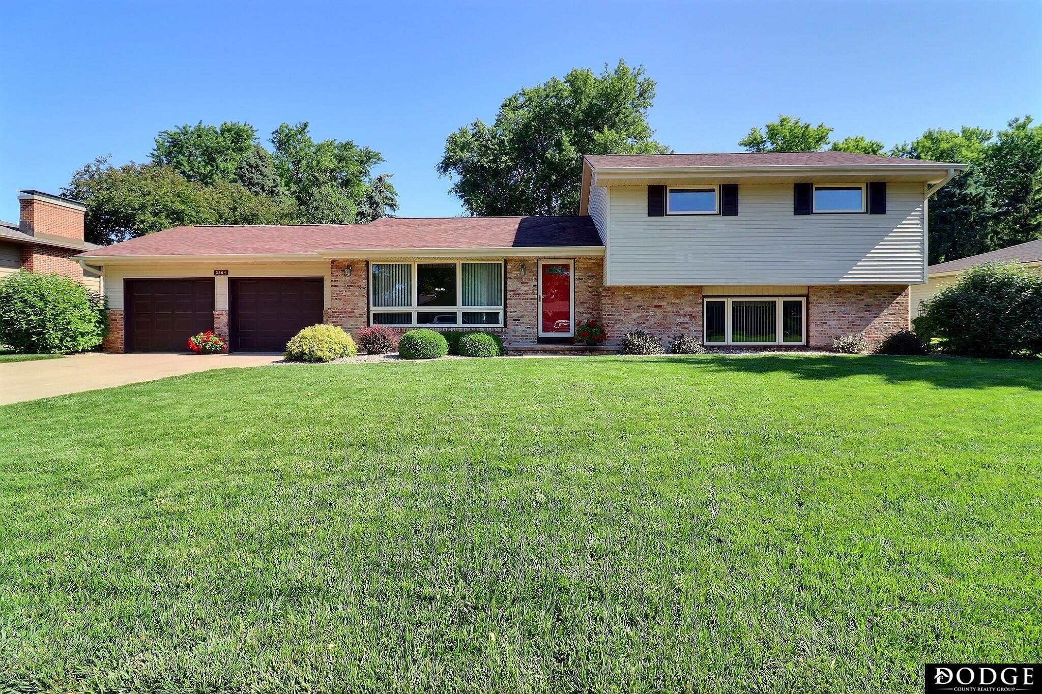 2204 Bramblewood Lane, Fremont, Nebraska image 1