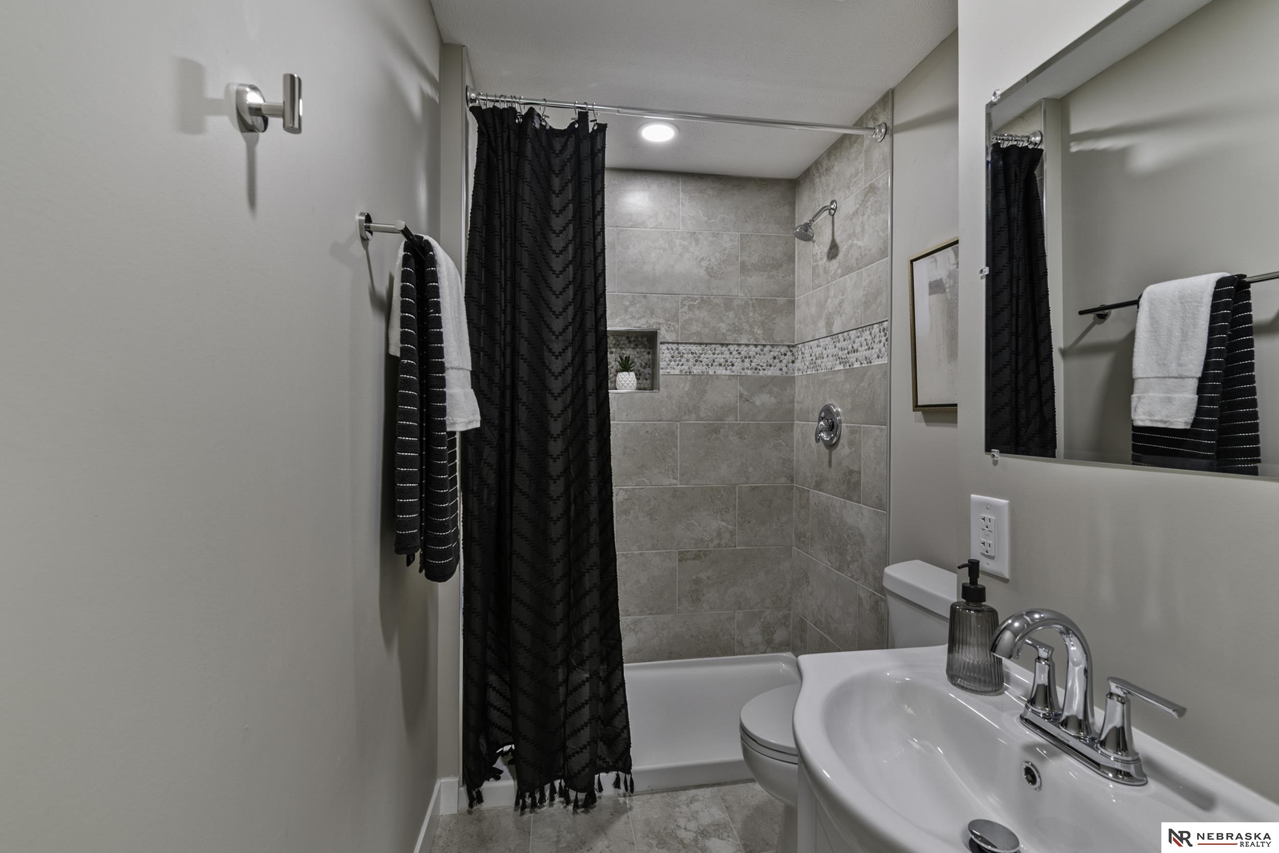5805 Florence Boulevard, Omaha, Nebraska image 30