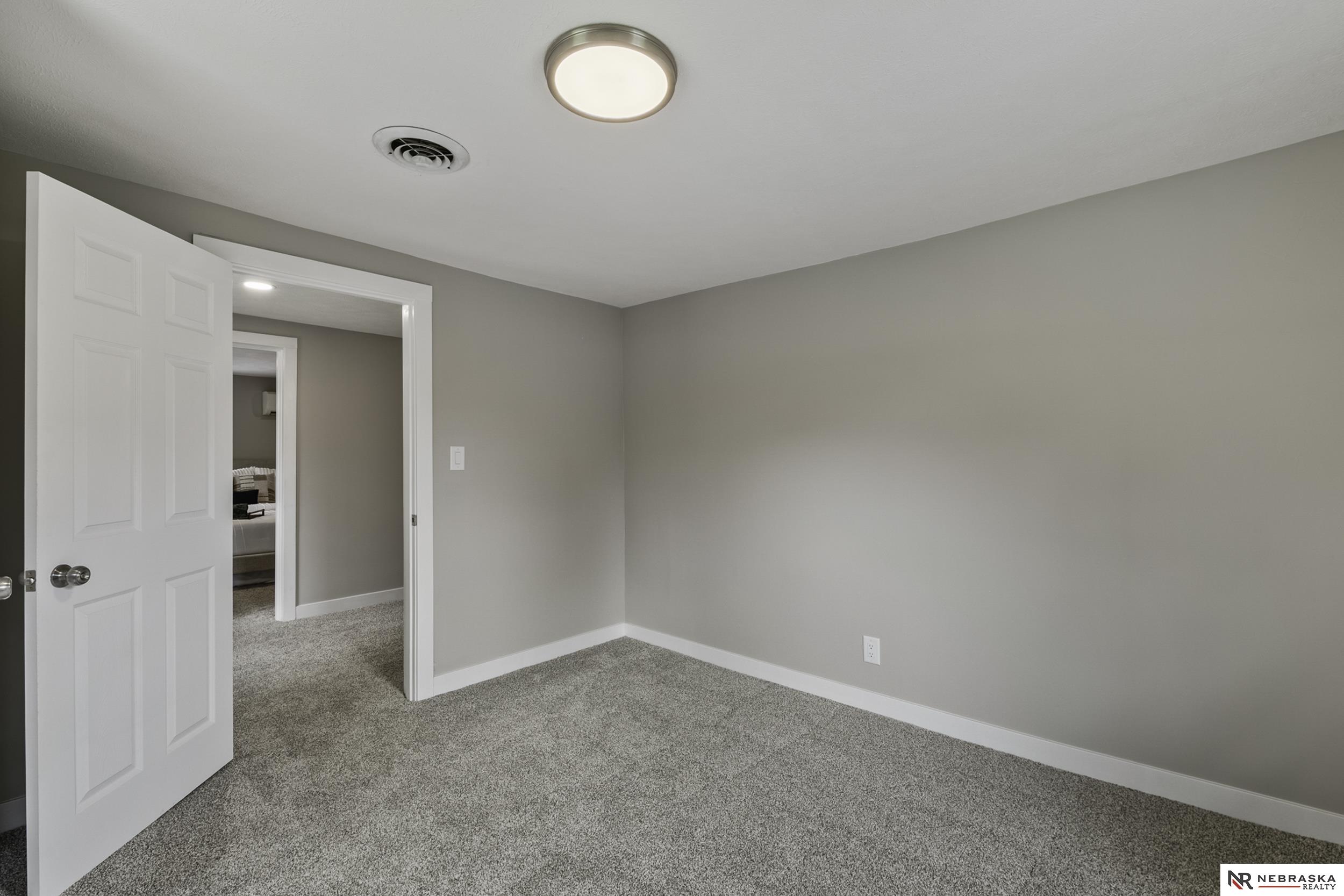 5805 Florence Boulevard, Omaha, Nebraska image 41