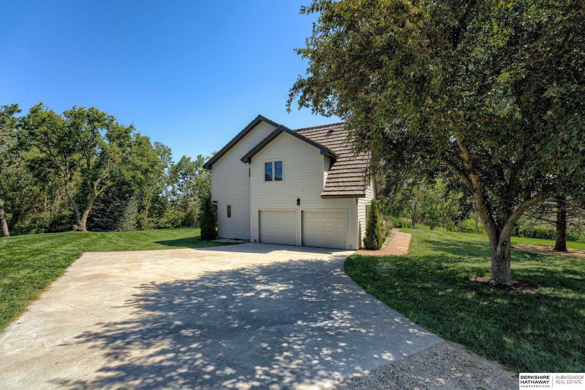 7095 Lakota Lane, Fort Calhoun, Nebraska image 2