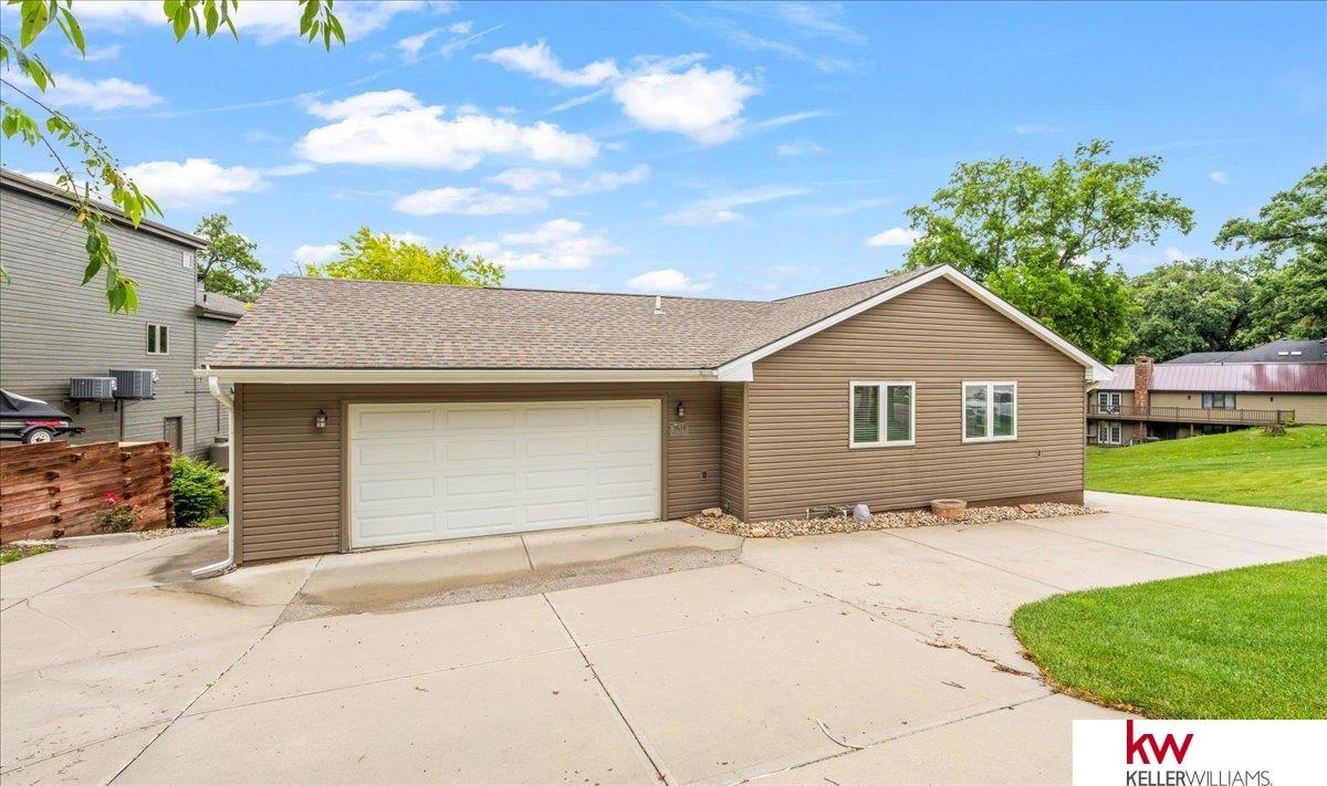 8833 Verdon Circle, Plattsmouth, Nebraska image 2