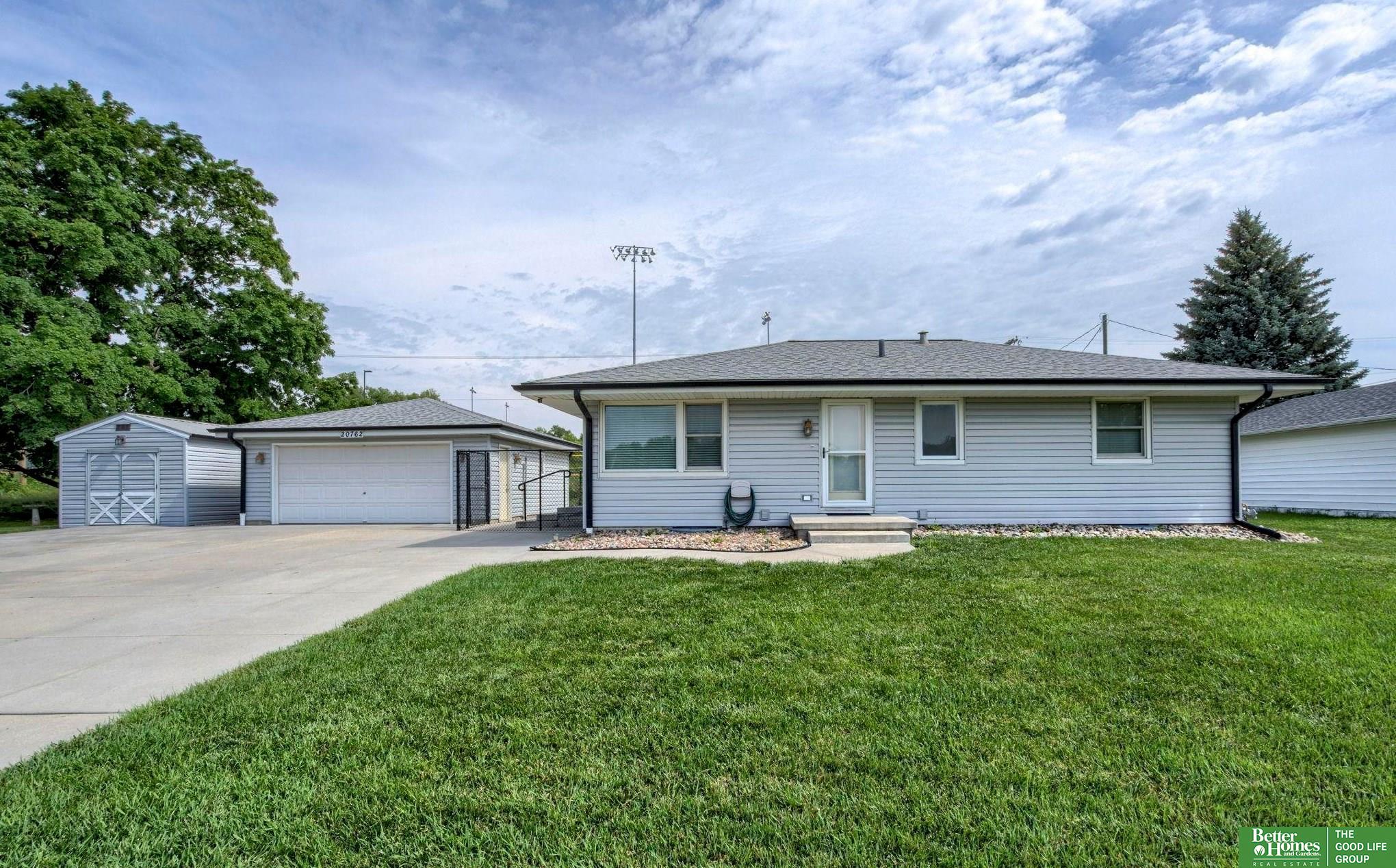 20762 Elkhorn Drive, Elkhorn, Nebraska image 1