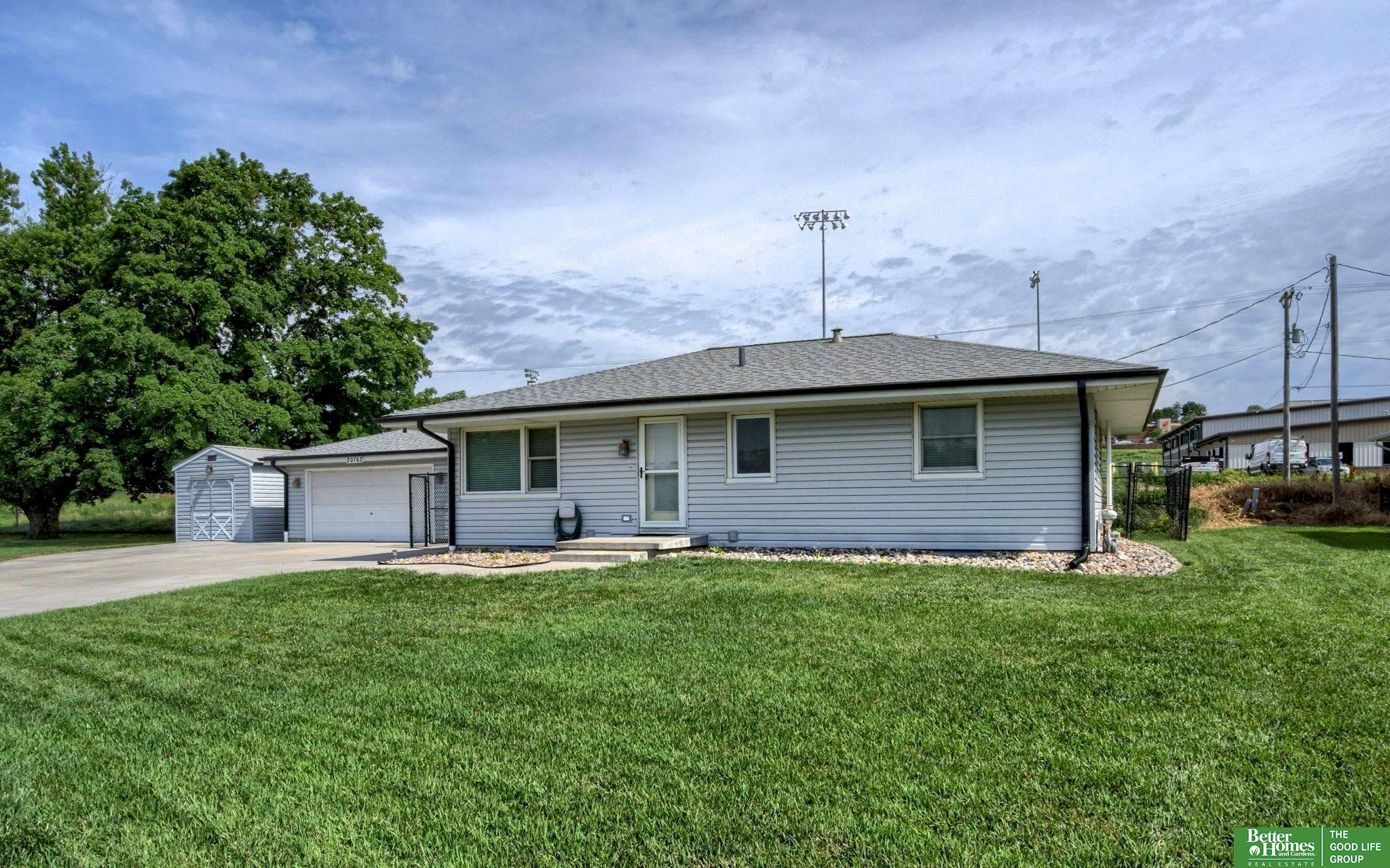 20762 Elkhorn Drive, Elkhorn, Nebraska image 2