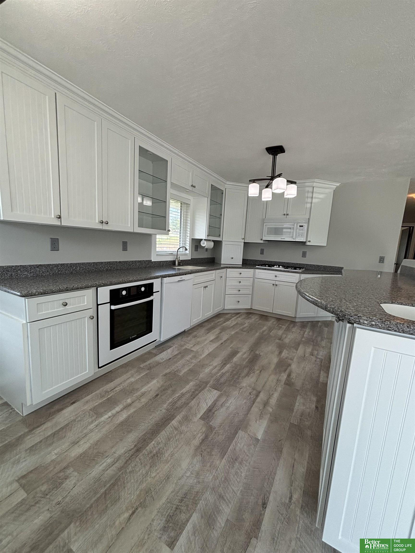 20762 Elkhorn Drive, Elkhorn, Nebraska image 7