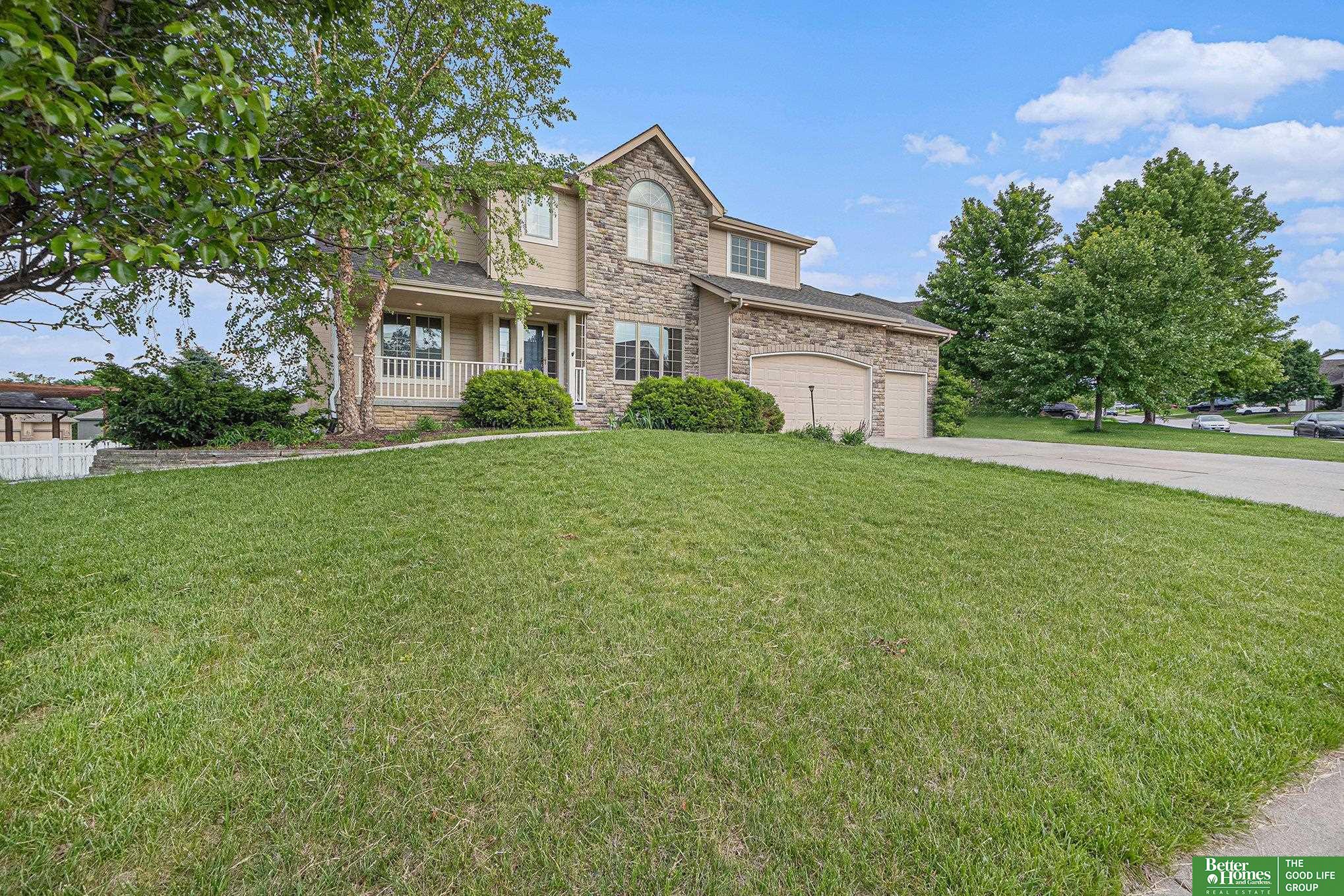 2231 Crystal Creek Drive, Papillion, Nebraska image 2