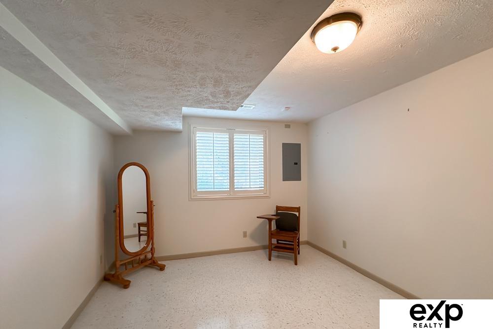 2611 N 189th Street, Elkhorn, Nebraska image 33