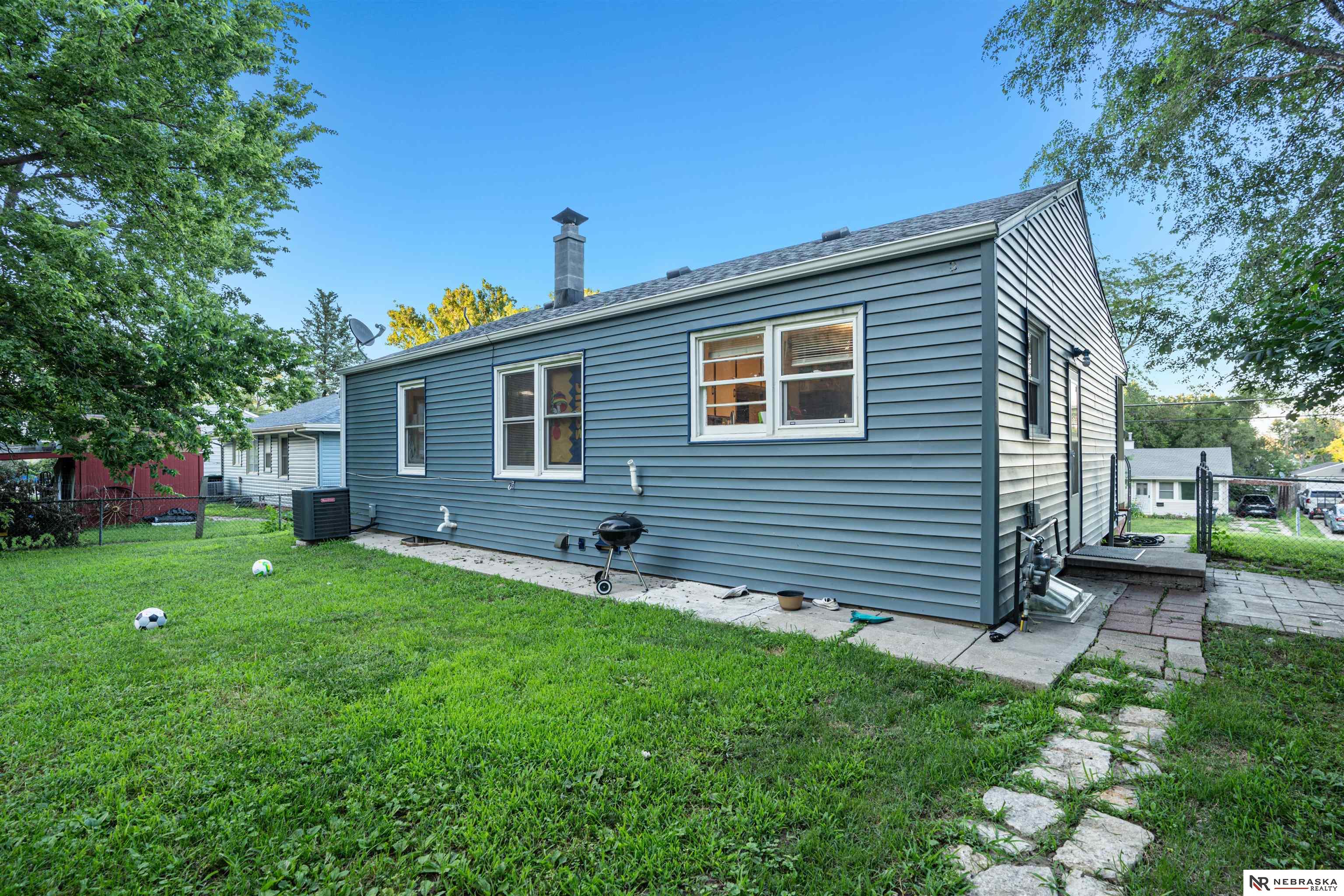 3256 S 40th Street, Omaha, Nebraska image 2