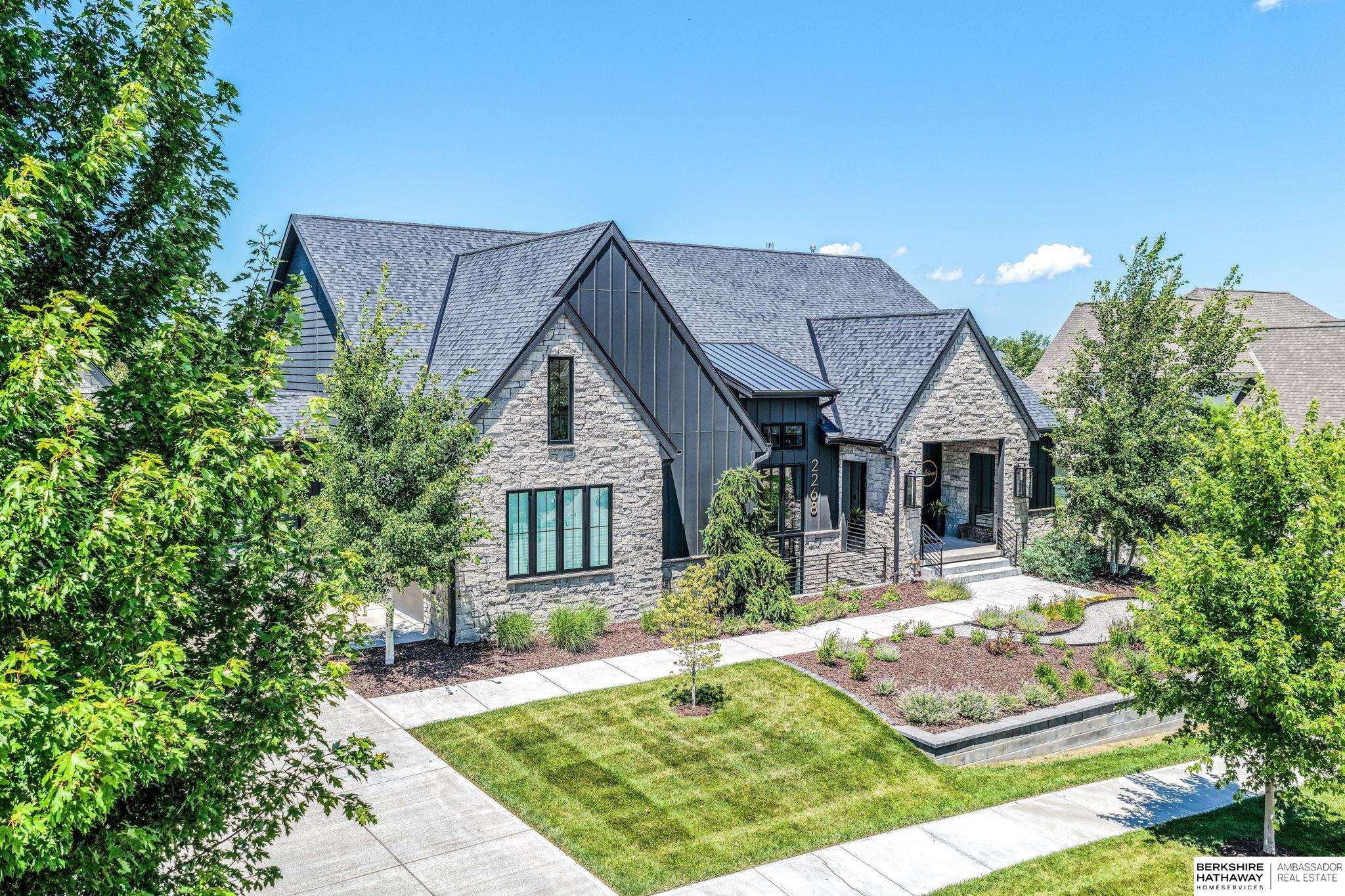 2268 S 218th Avenue, Omaha