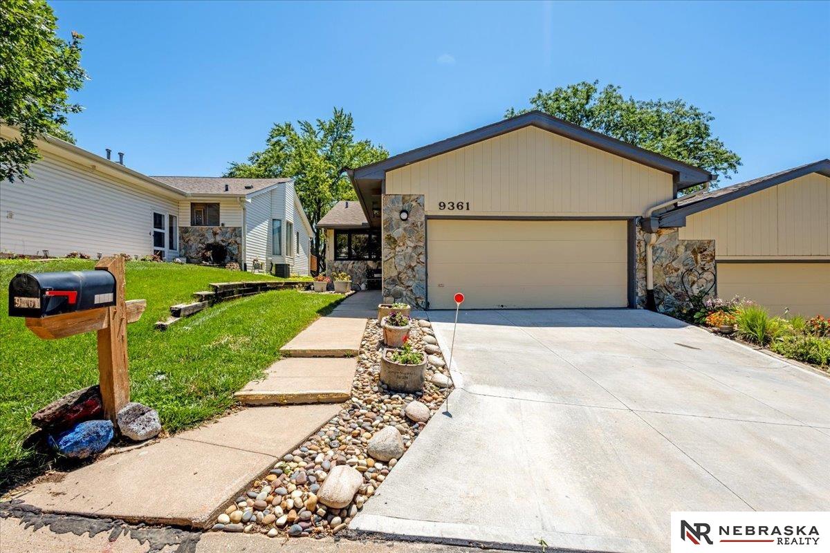 9361 Hillside Plaza, Omaha