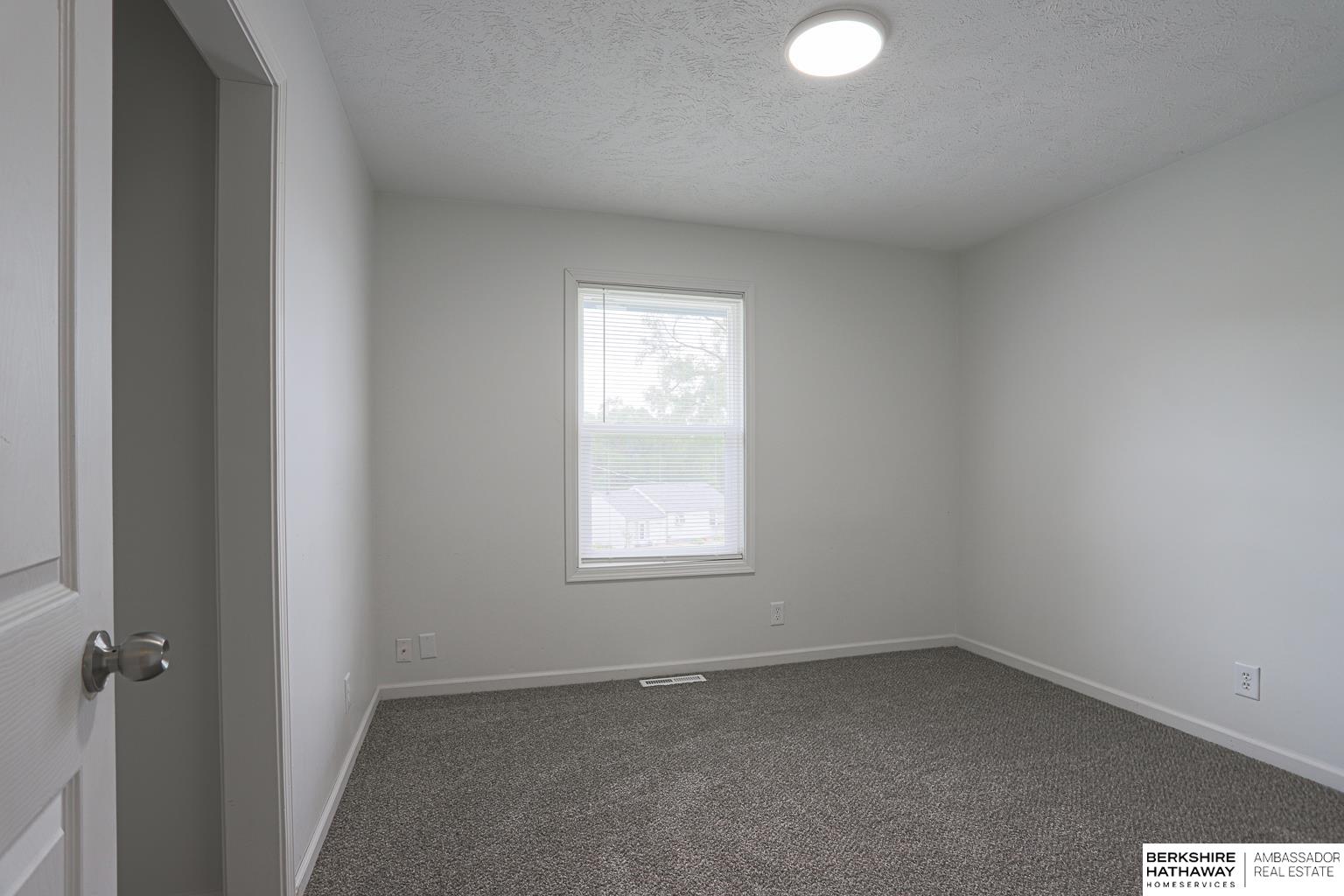 212 E Welch Street, Crescent, Iowa image 11