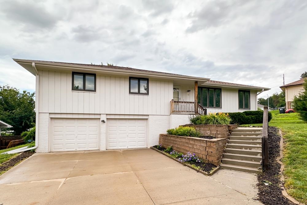 11516 Roanoke Boulevard, Omaha, Nebraska image 3