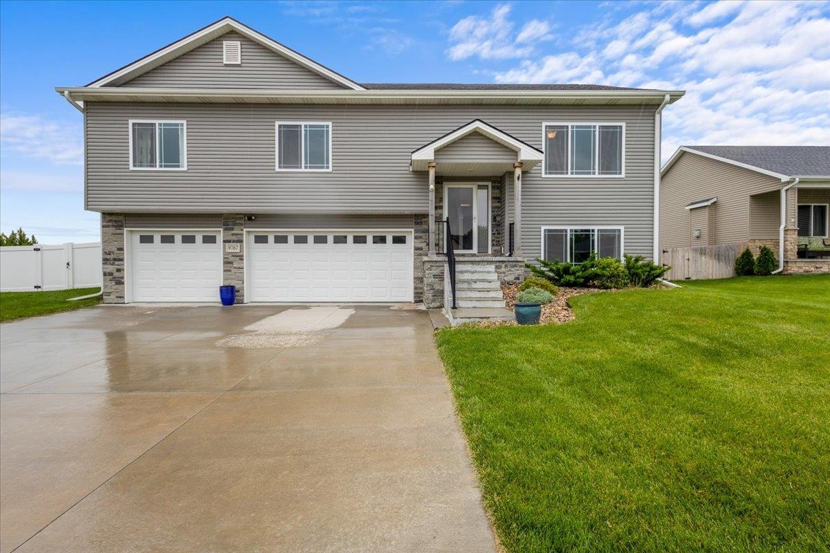 9767 Napa Ridge Drive, Lincoln, Nebraska image 2