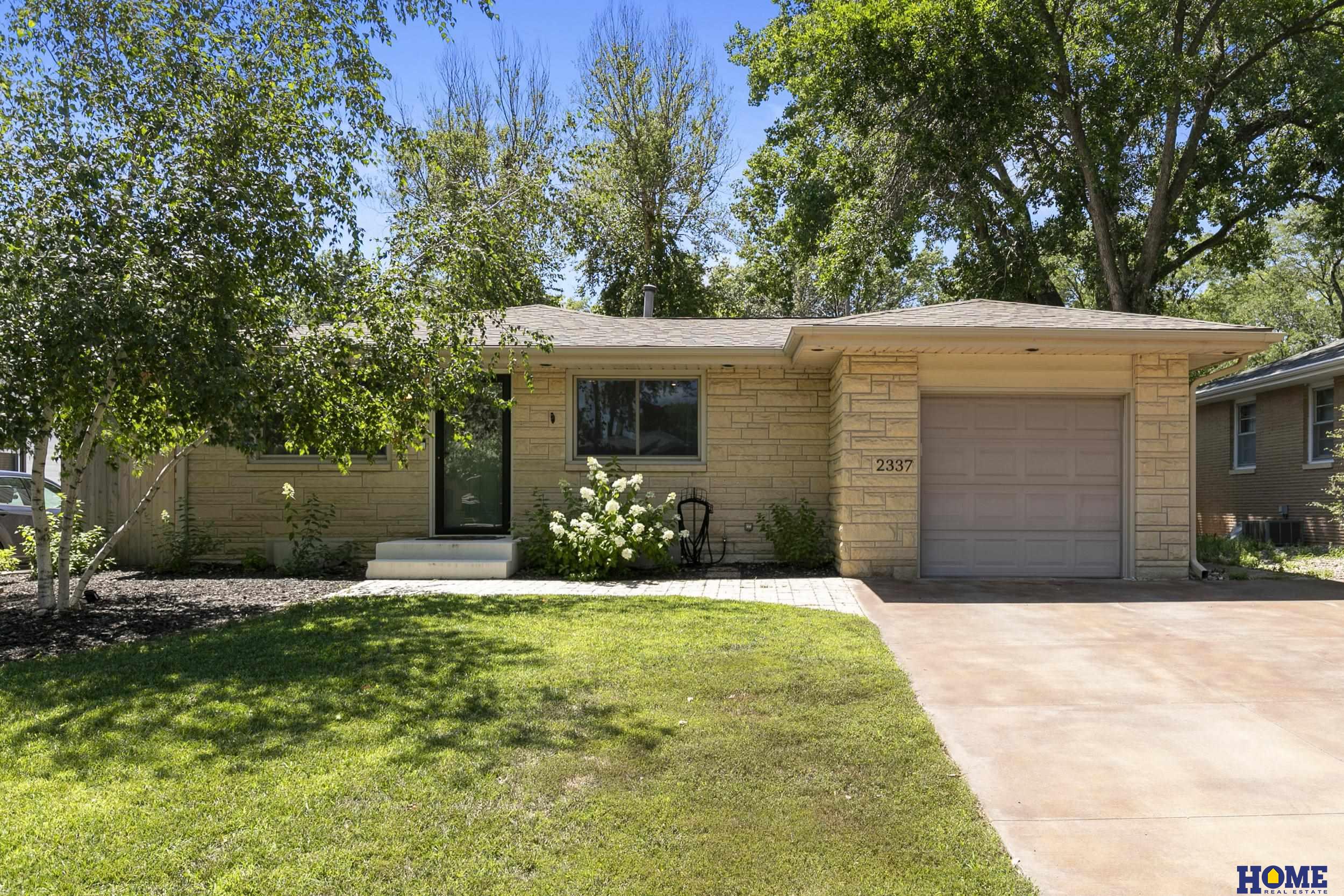 2337 S 61st Street, Lincoln, Nebraska image 1