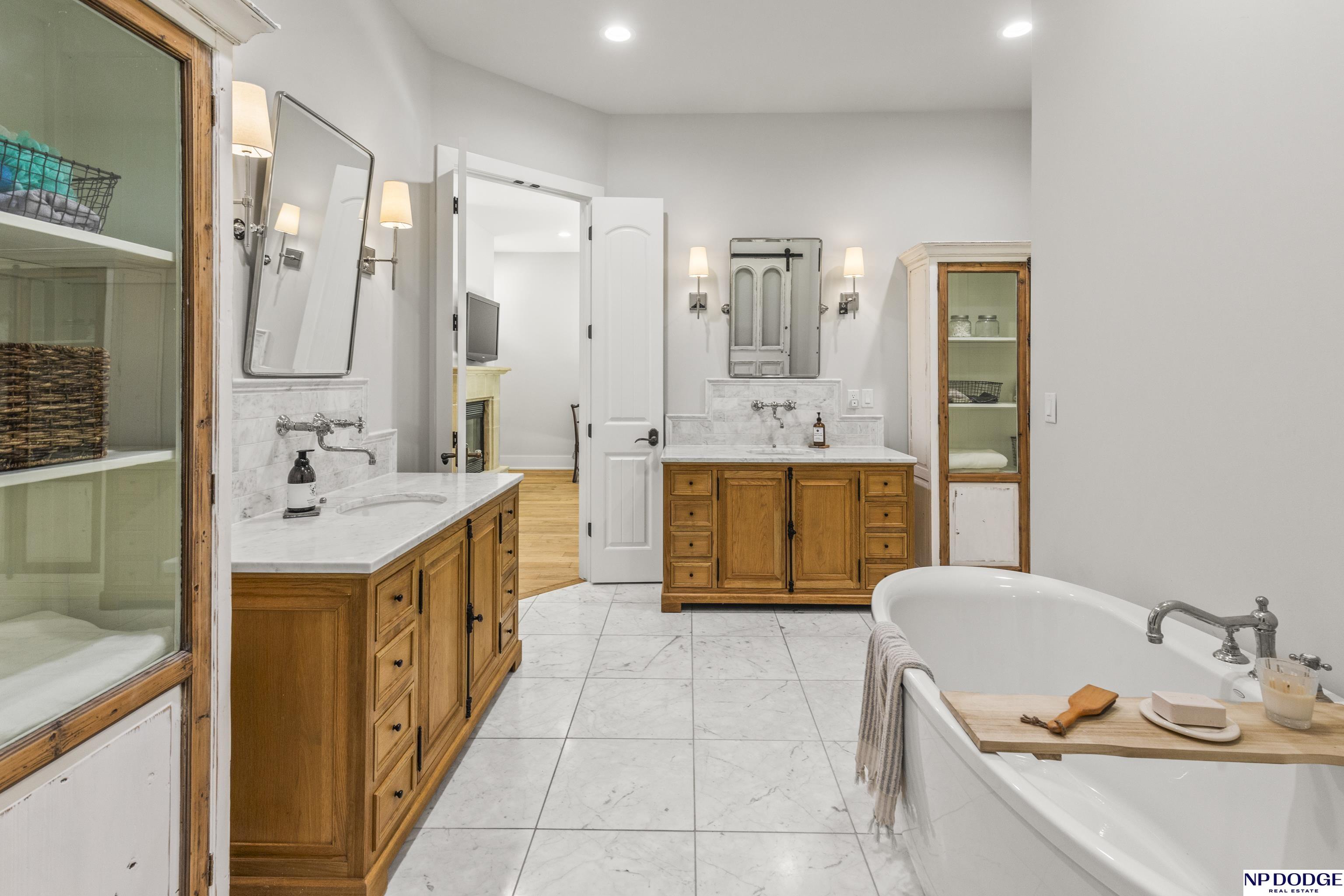 6731 Davenport Street, Omaha, Nebraska image 37