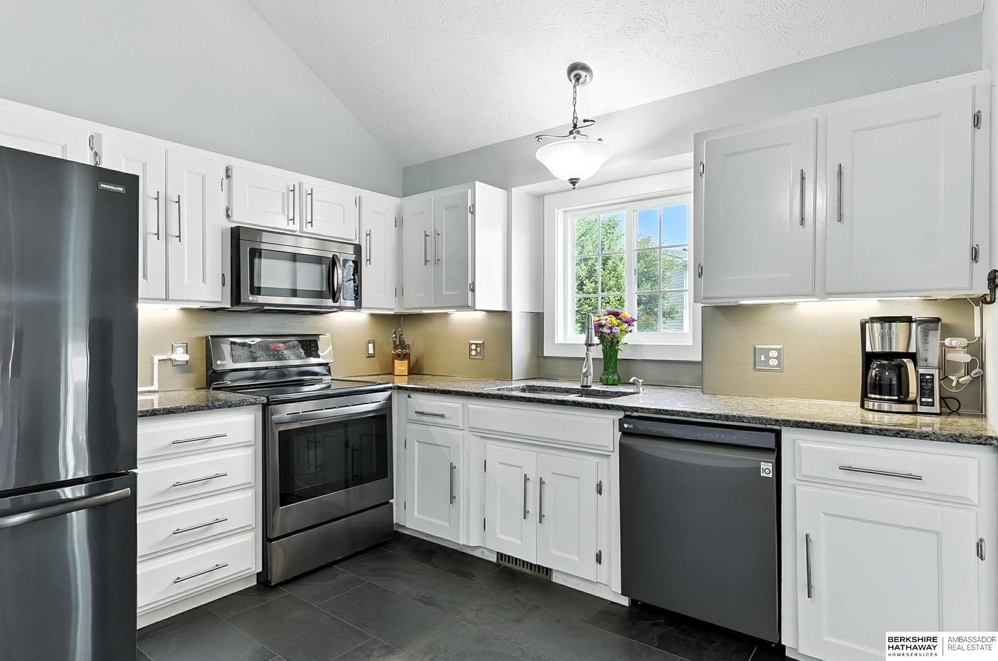 13564 V Circle, Omaha, Nebraska image 12