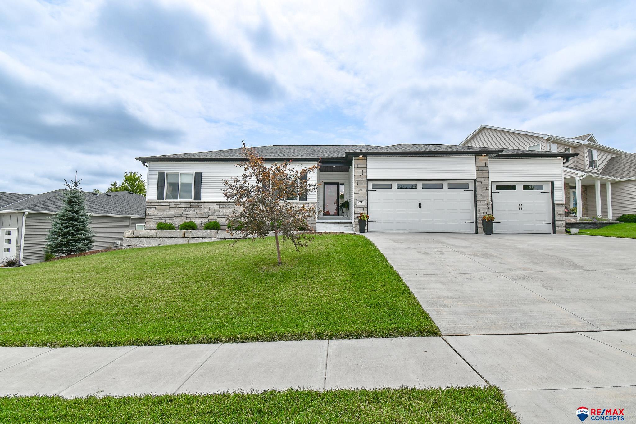 9731 Napa Ridge Drive, Lincoln, Nebraska image 1
