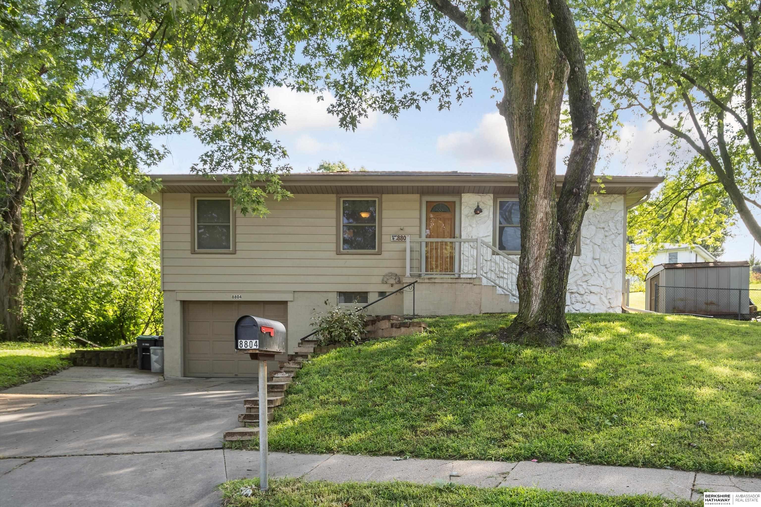 8804 Spaulding Circle, Omaha, Nebraska image 1