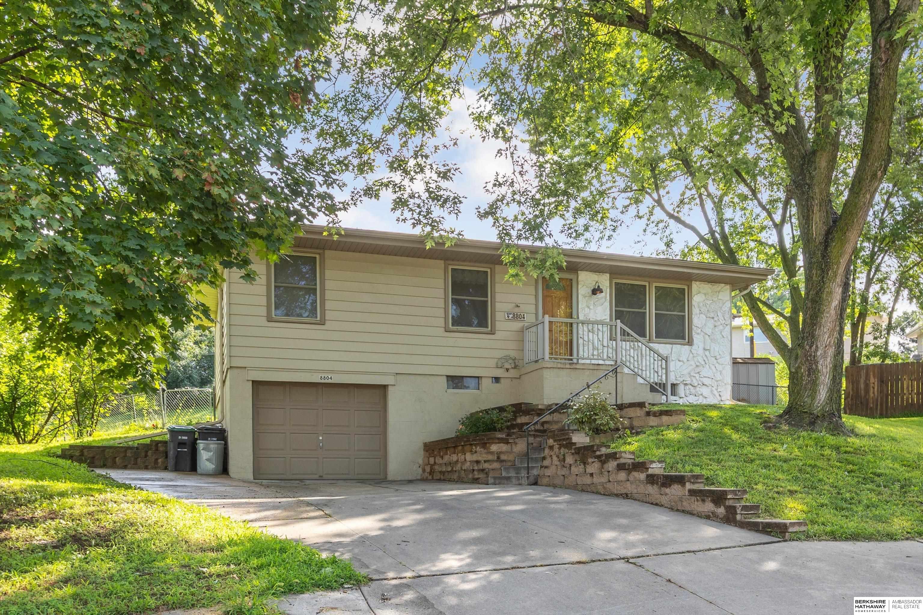 8804 Spaulding Circle, Omaha, Nebraska image 2