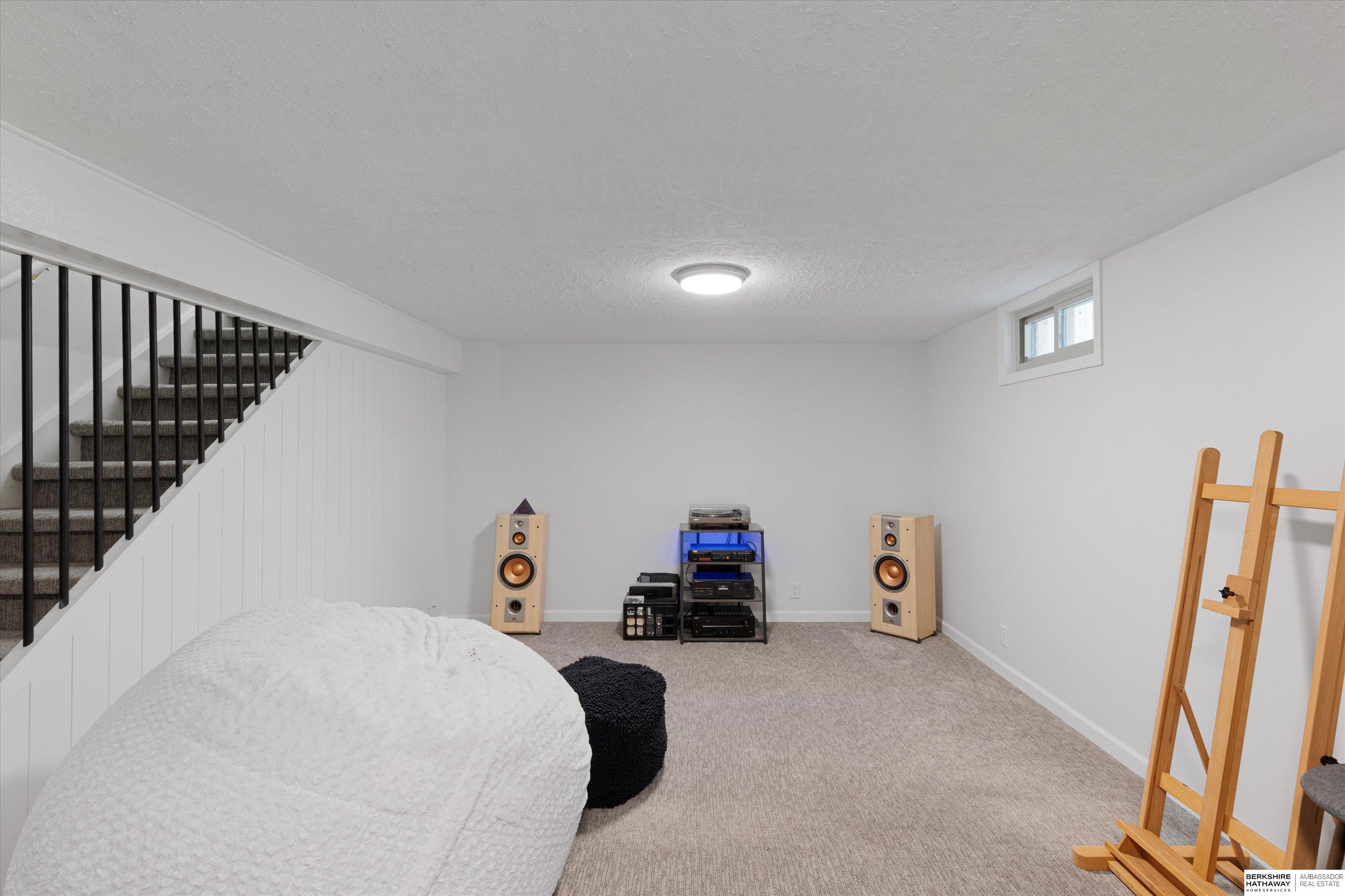 8804 Spaulding Circle, Omaha, Nebraska image 16