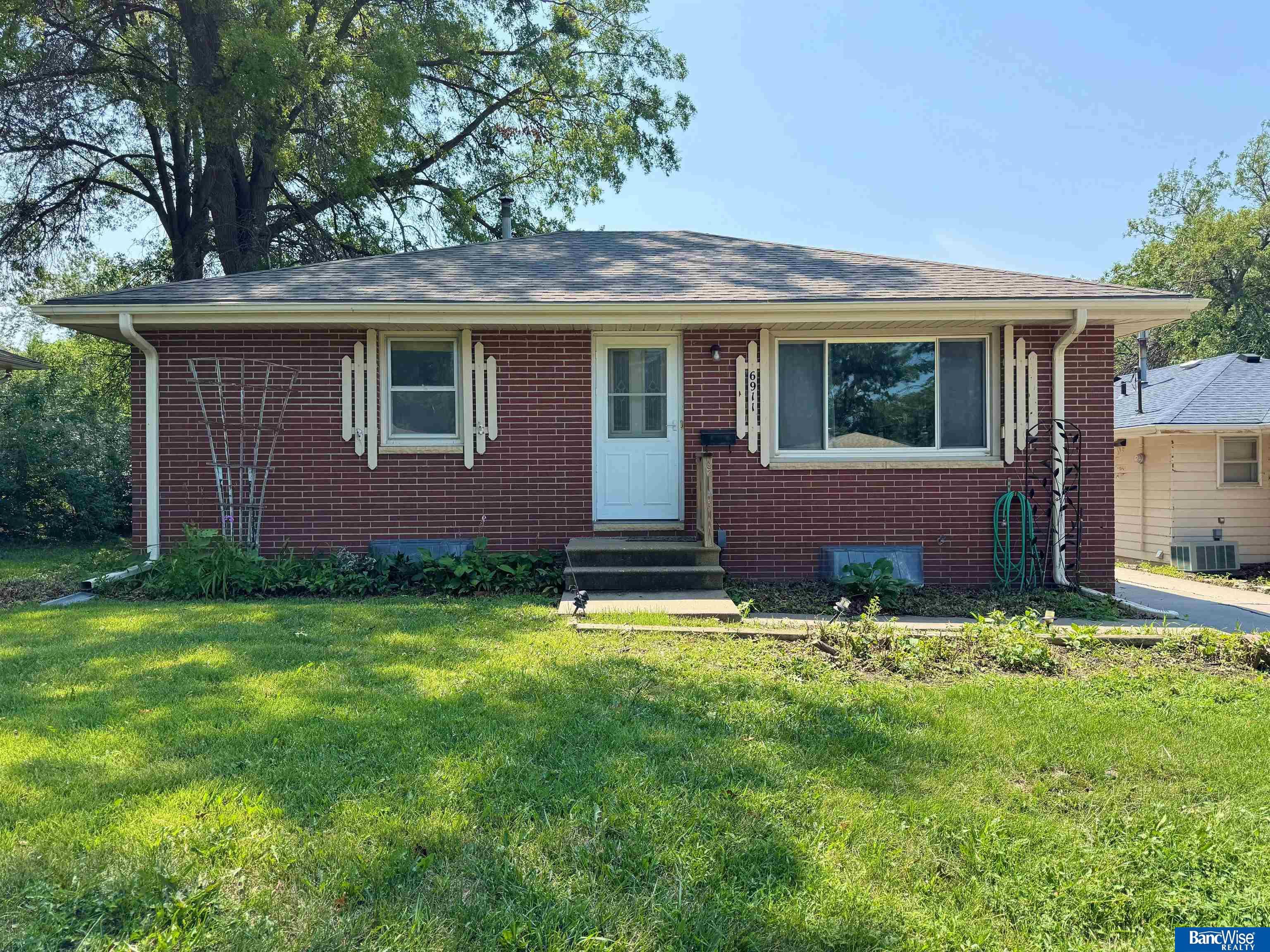6911 Starr Street, Lincoln
