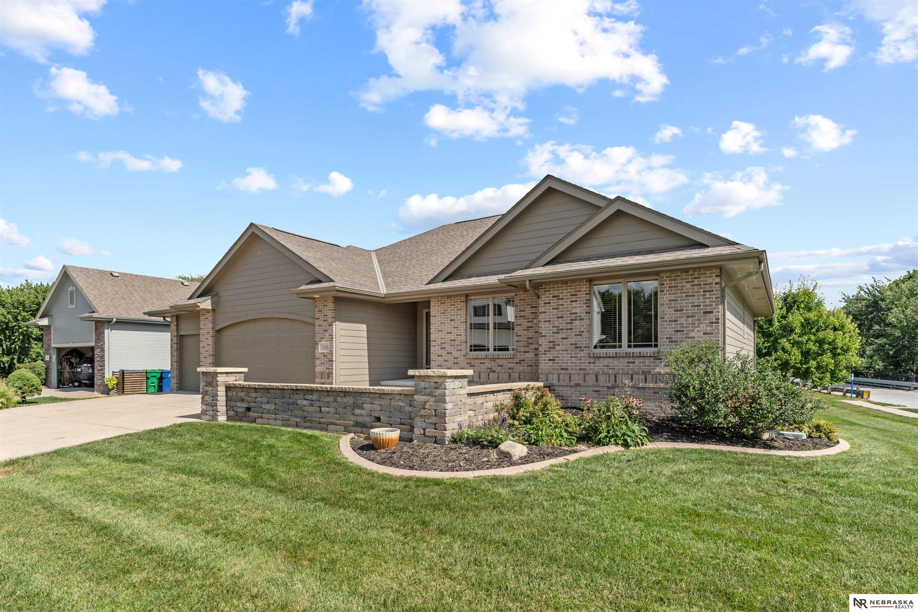 17219 S Creek Circle, Omaha