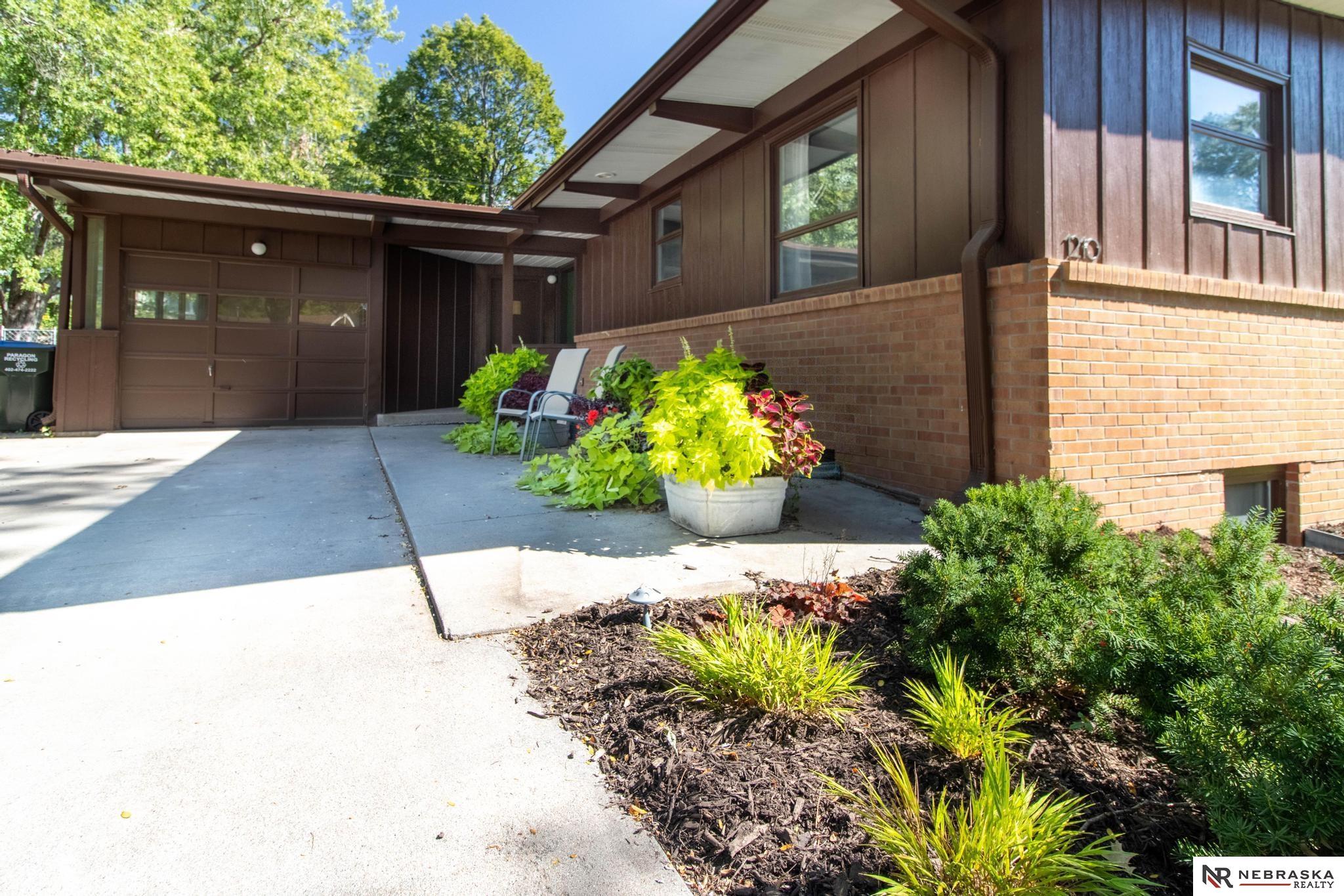 1210 Eastridge Drive, Lincoln