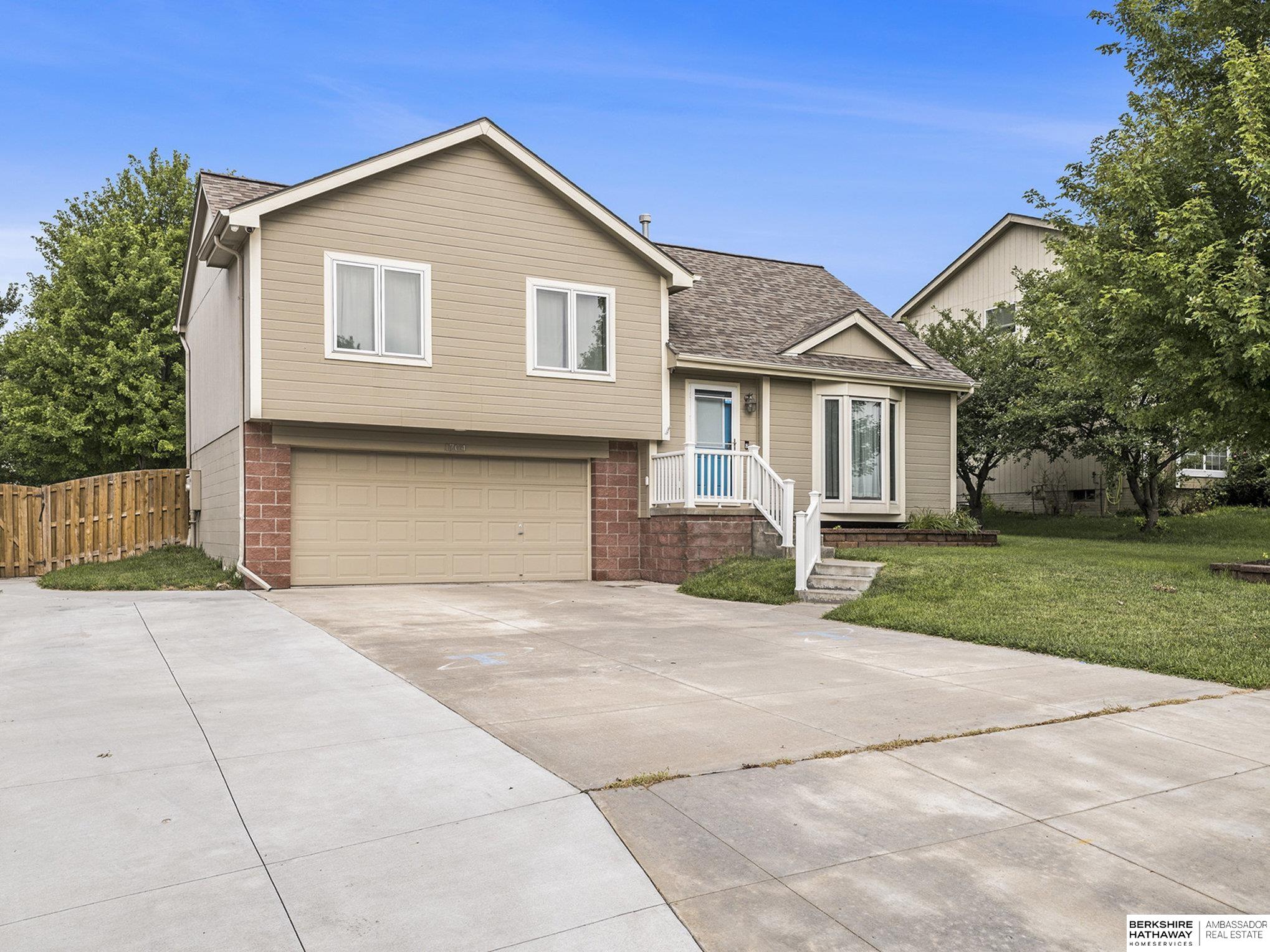1704 Southview Drive, Papillion