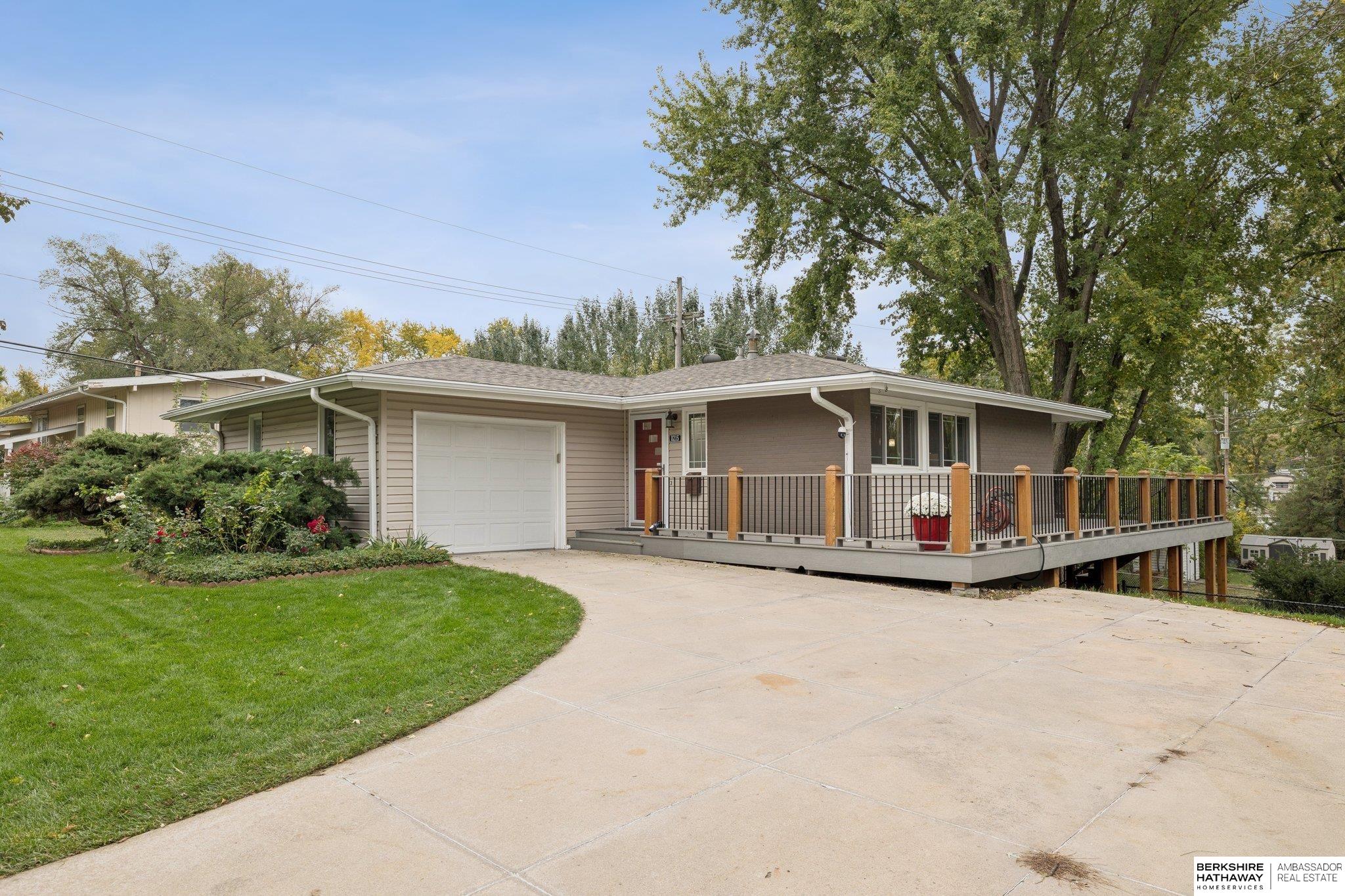 8215 Grand Avenue, Omaha