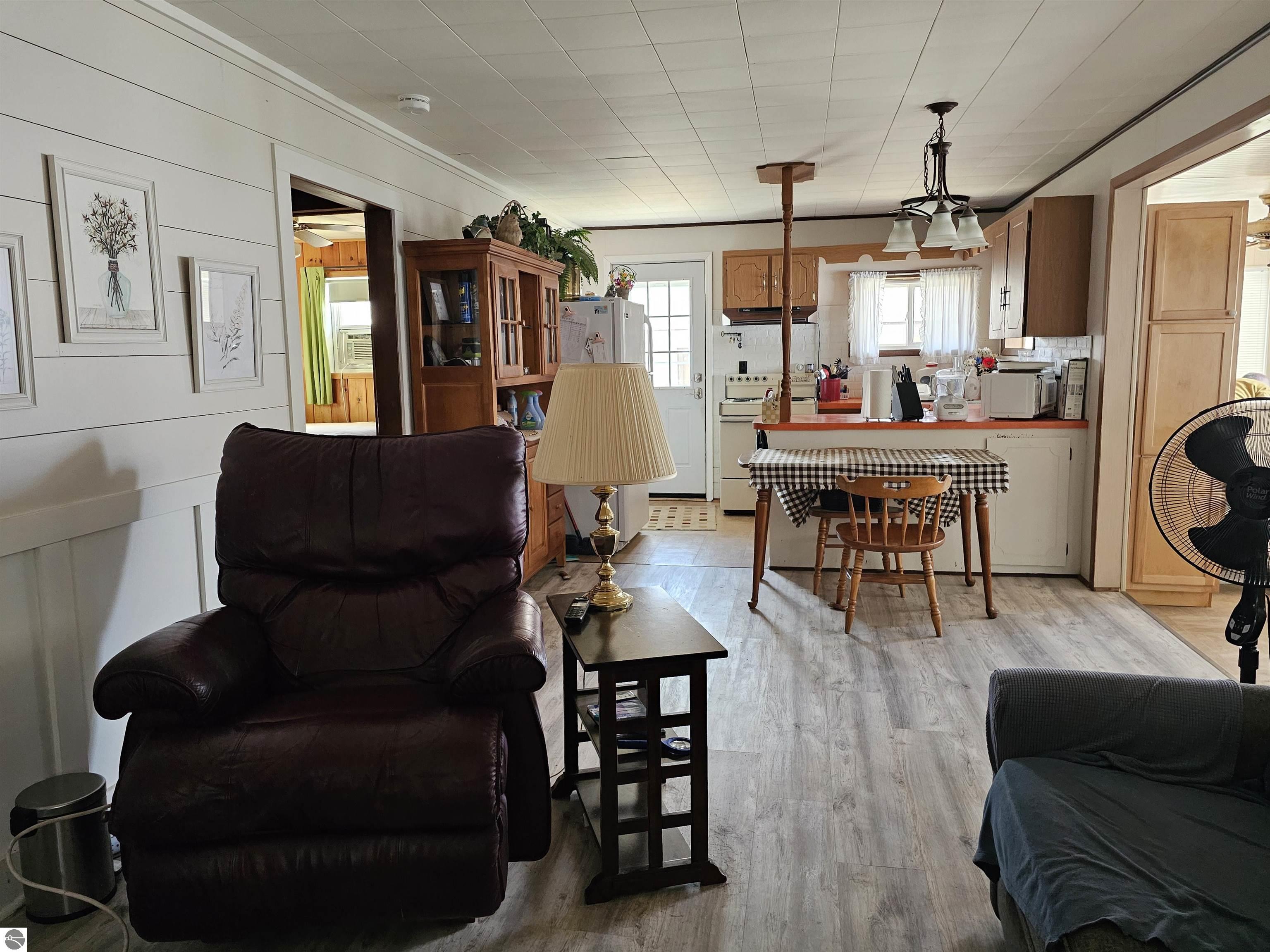 5934 Chippewa Trail