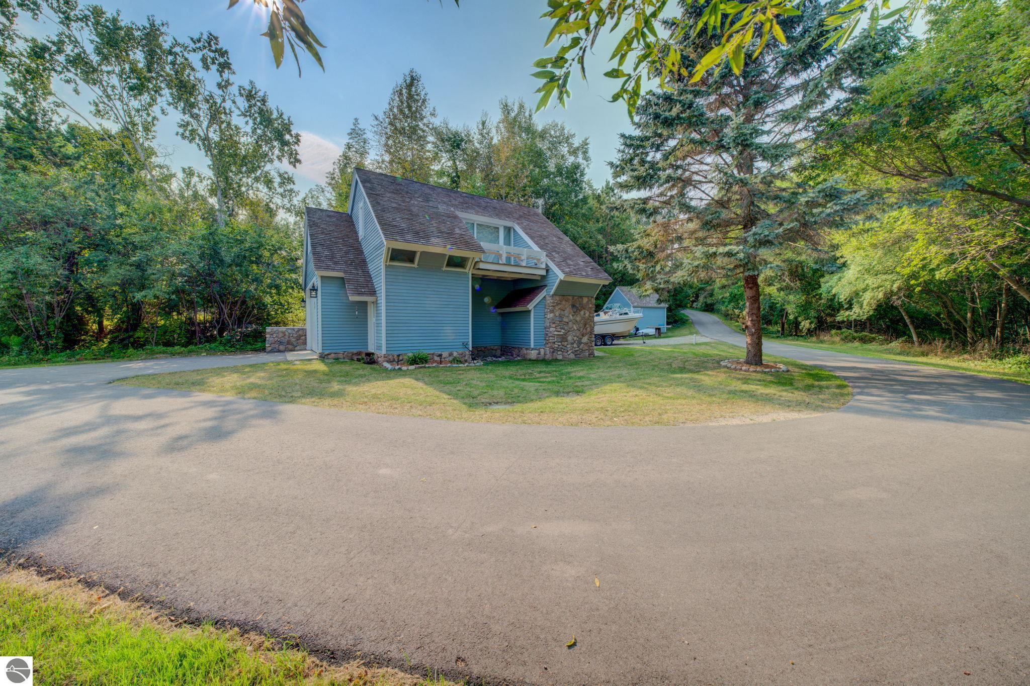 4781 Golfview Drive