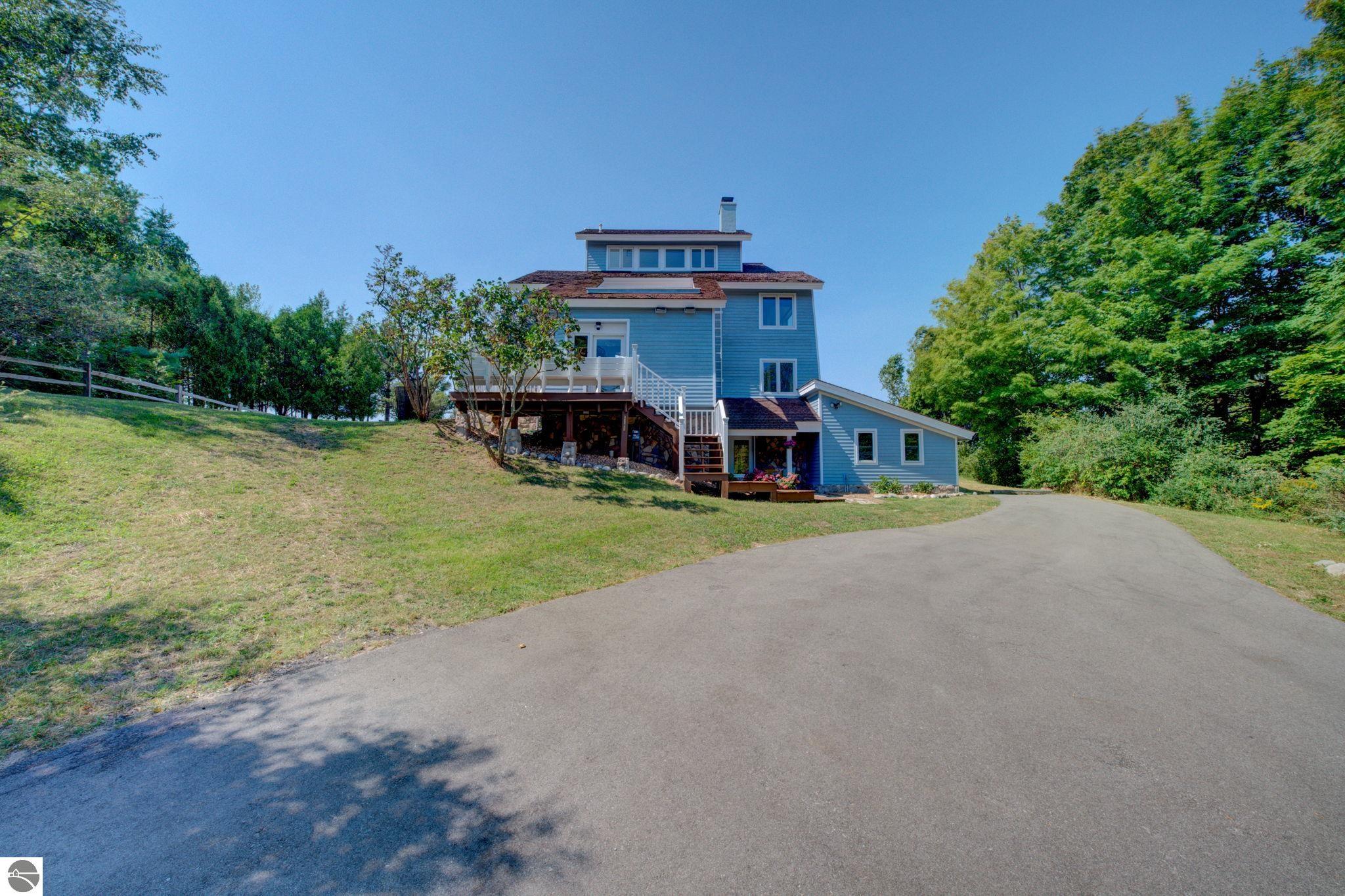 4781 Golfview Drive
