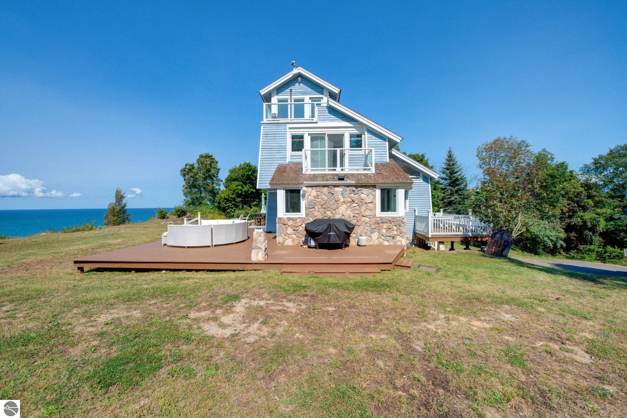 4781 Golfview Drive