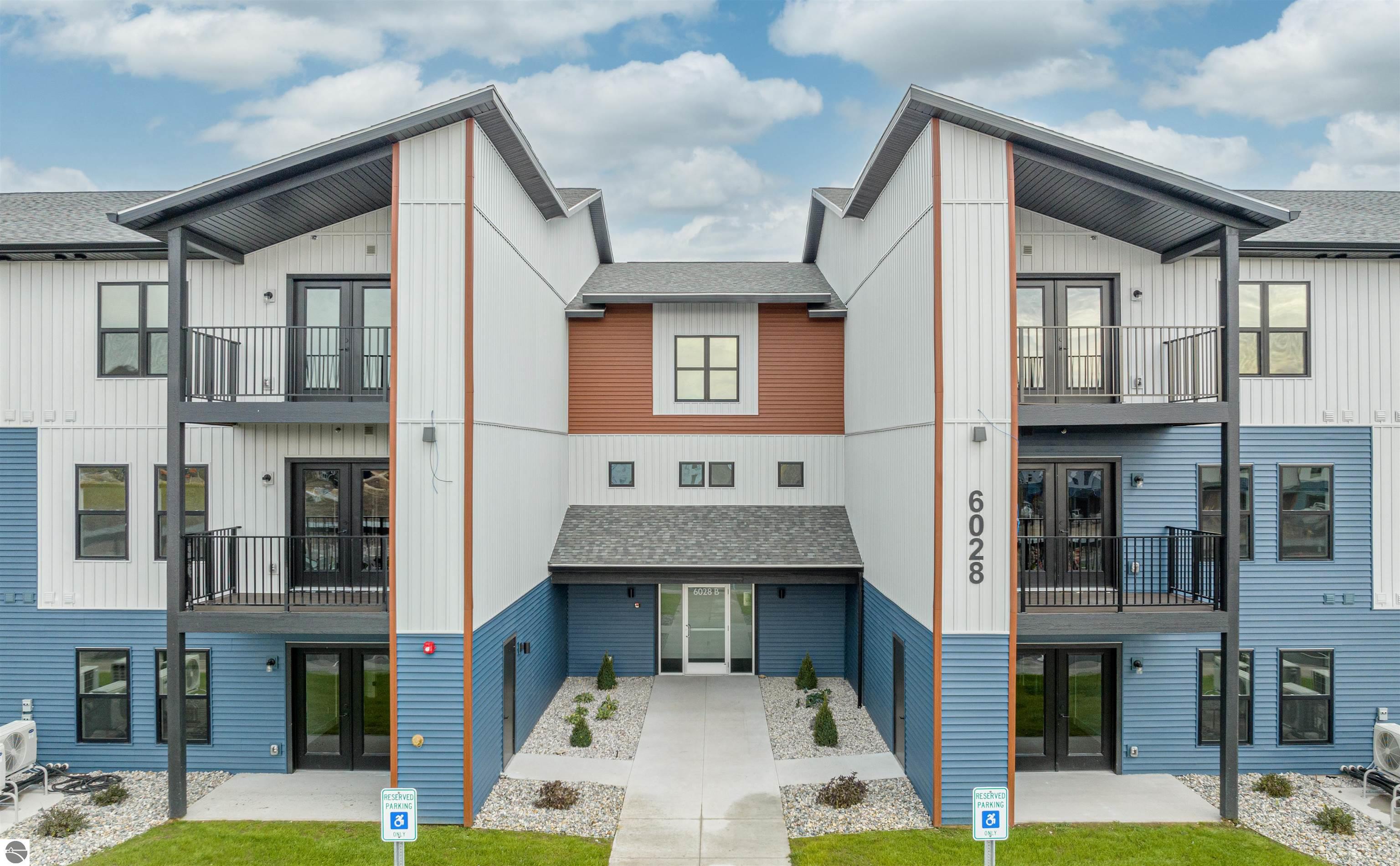 6028 Traverse Edge Way