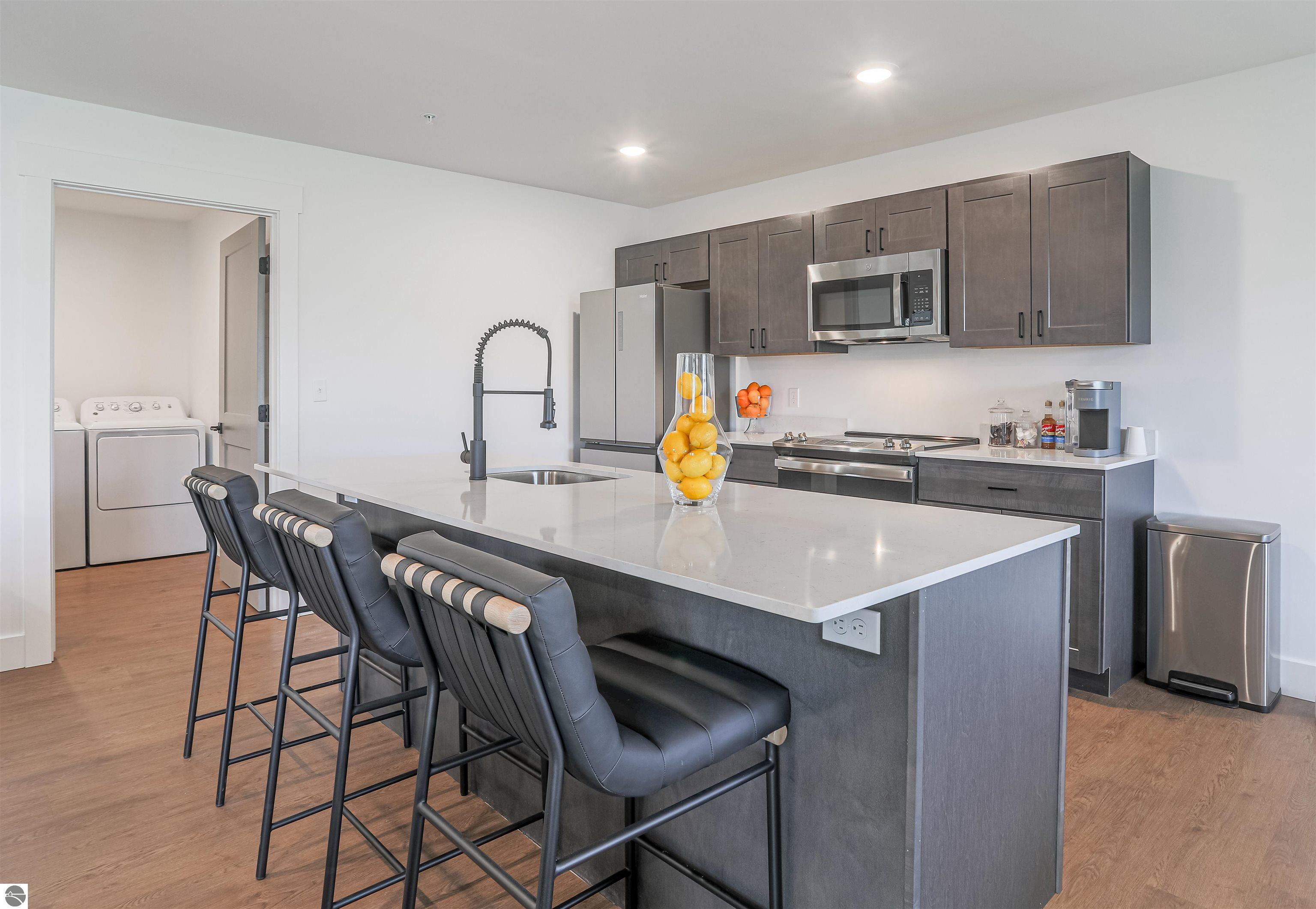 6028 Traverse Edge Way