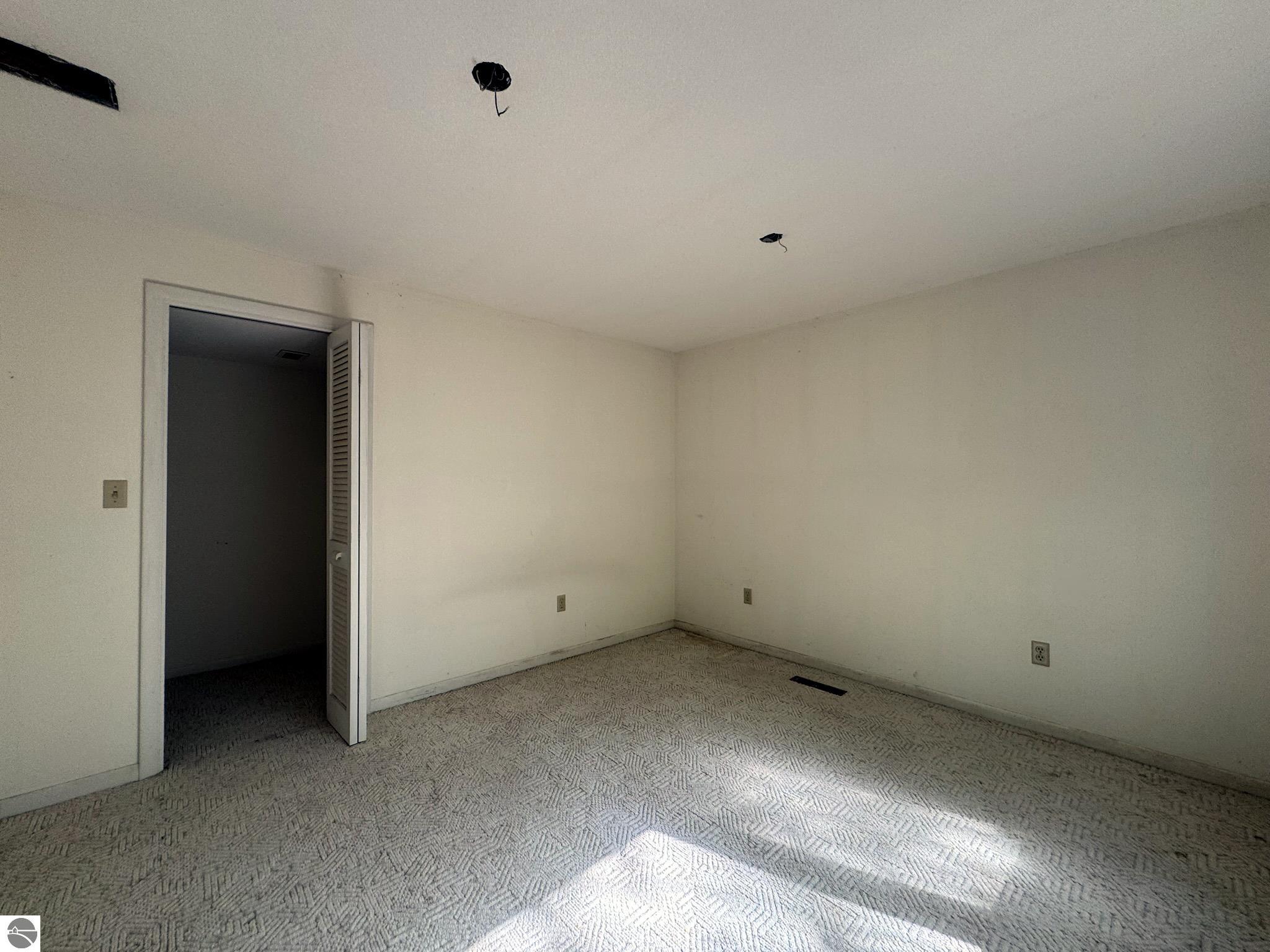 4005 Oxford Drive
