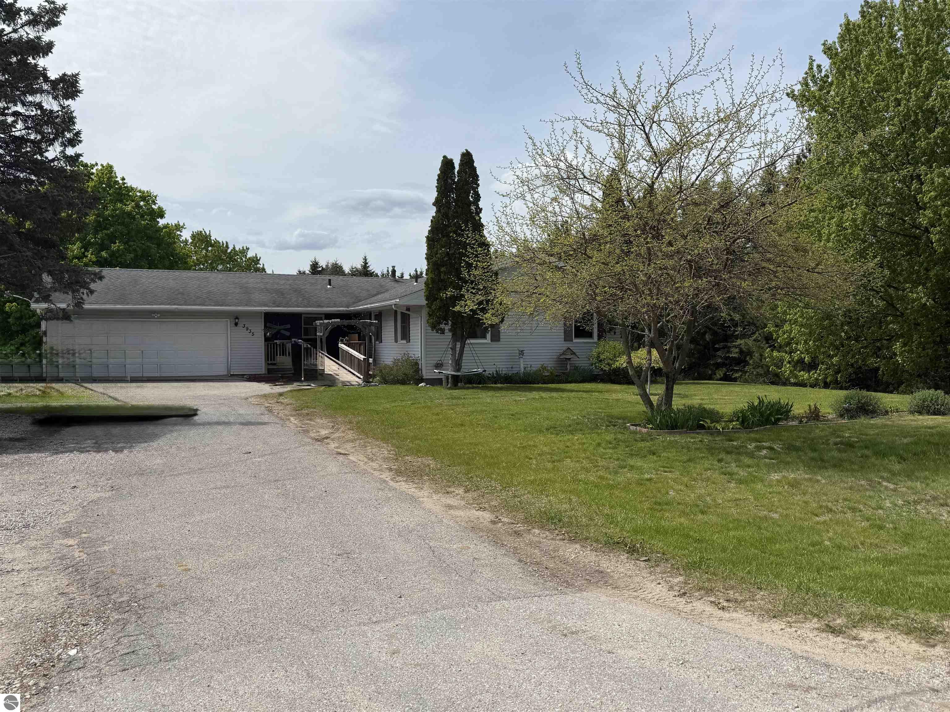 3935 E Long Lake Road